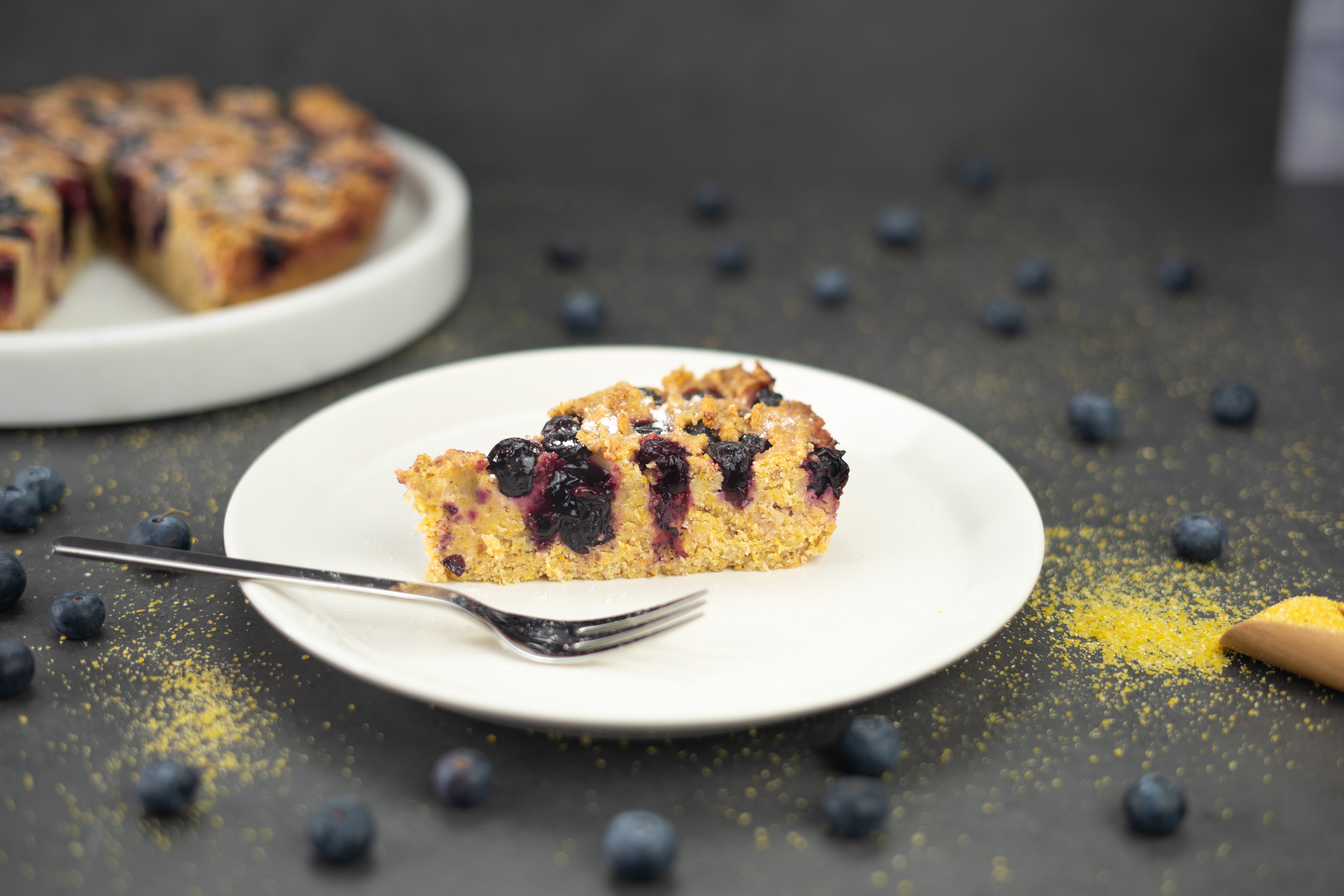 Rezept Serviervorschlag Zitronen Heidelbeer Kuchen mit Polenta