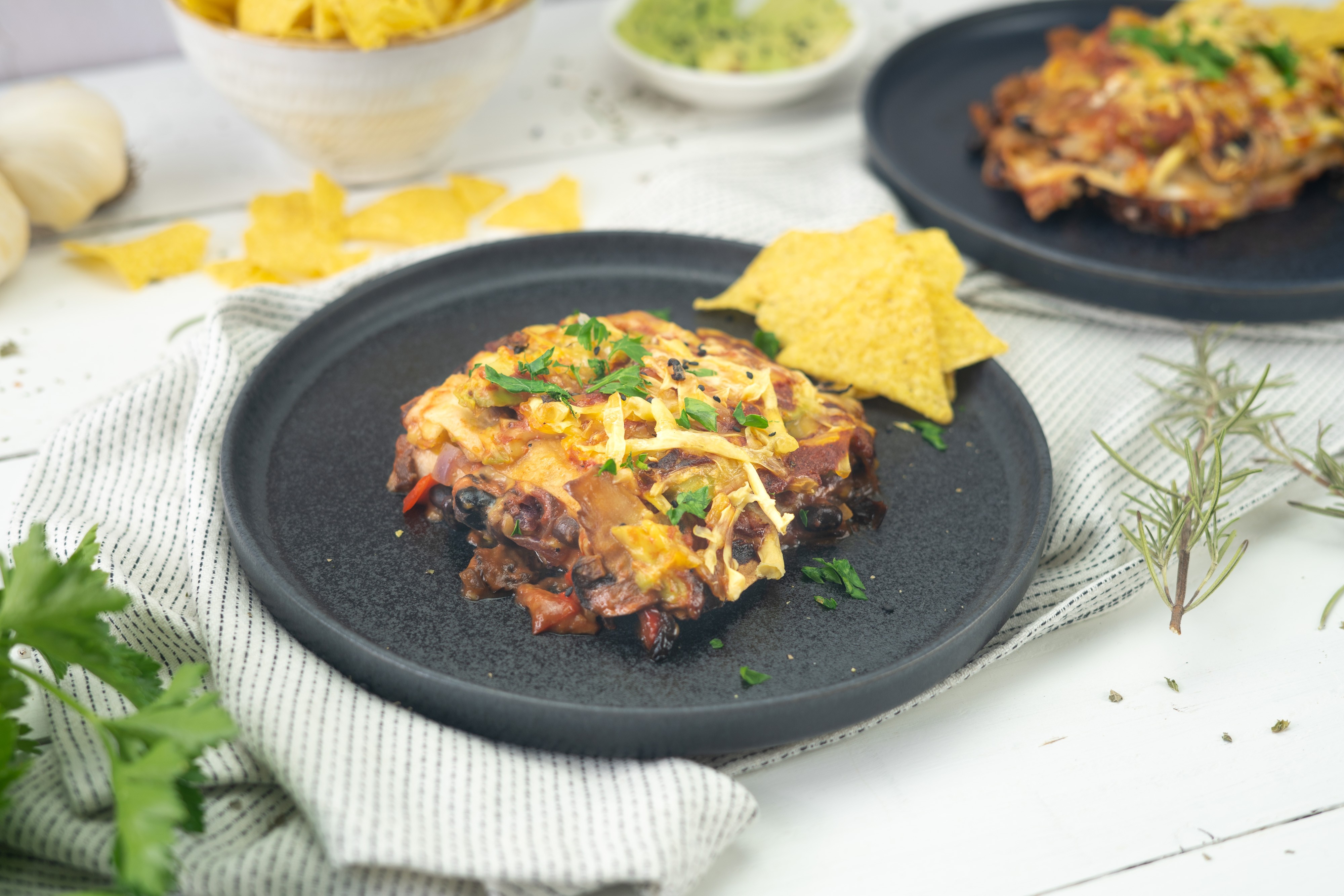 Rezept Serviervorschlag Enchilada Auflauf mit geröstetem Gemüse & Bohnen