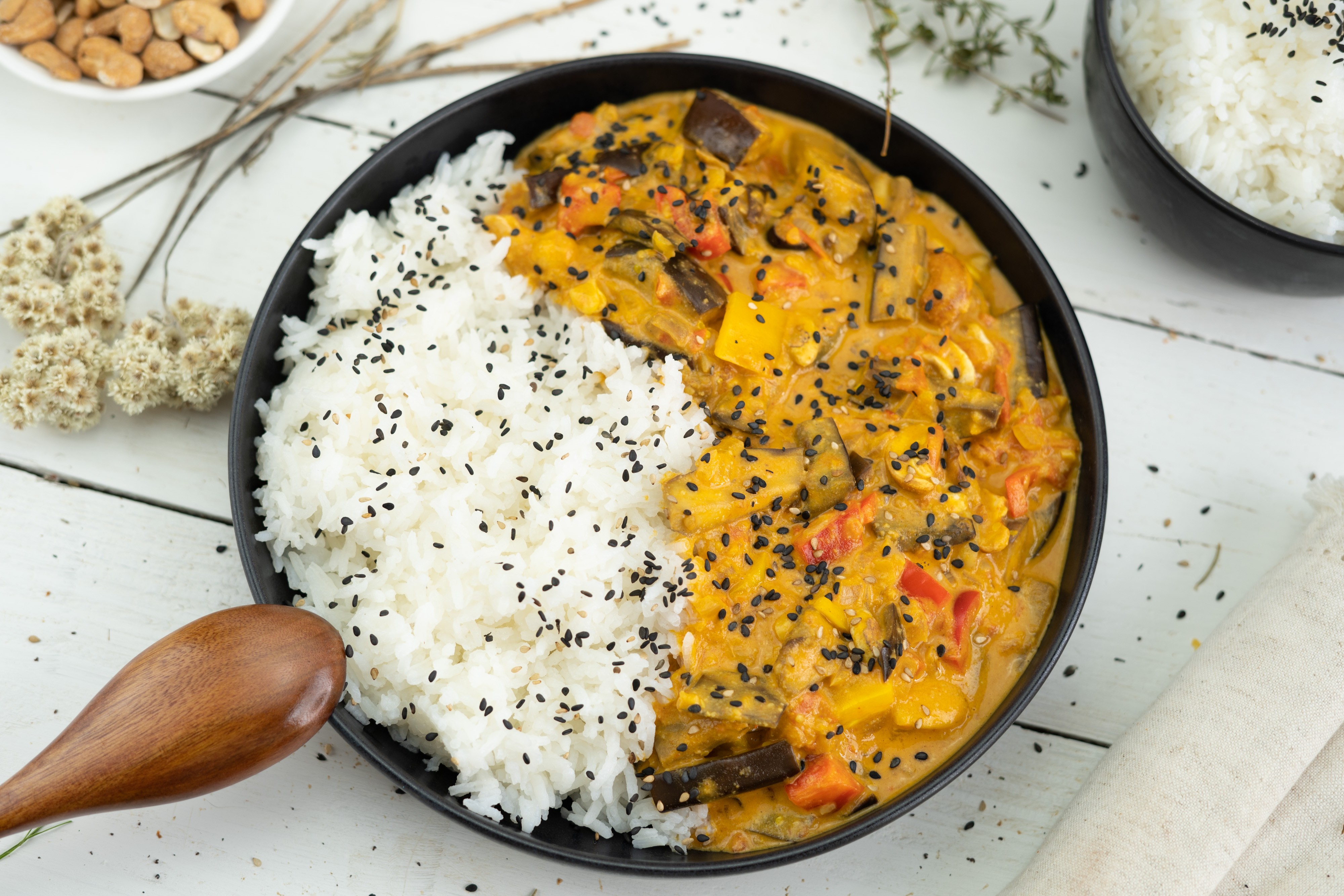Rezept Serviervorschlag Cremiges Melanzani Cashew Curry mit Reis