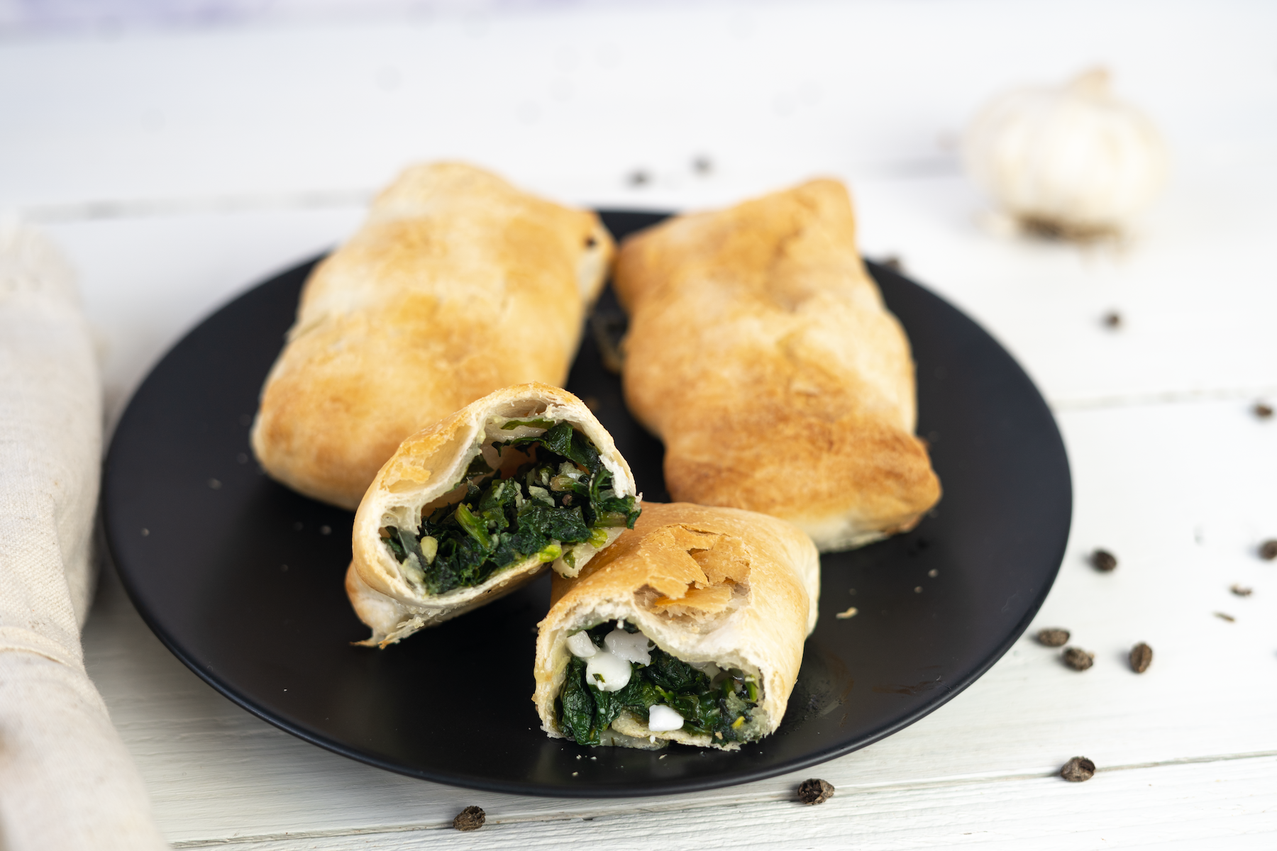 Rezept Serviervorschlag Blätterteigtaschen mit Spinat & Feta 