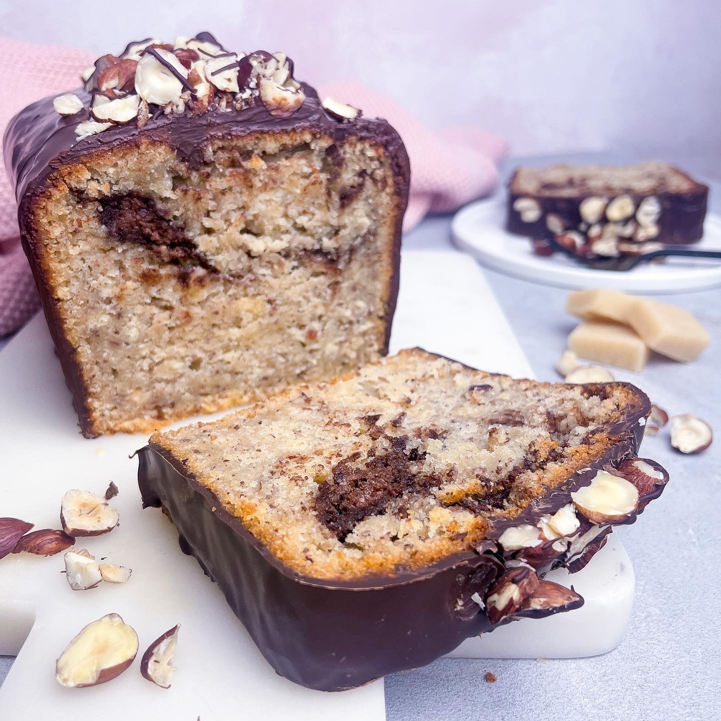 Rezept Serviervorschlag Marzipan - Nusskuchen mit Schokoswirl