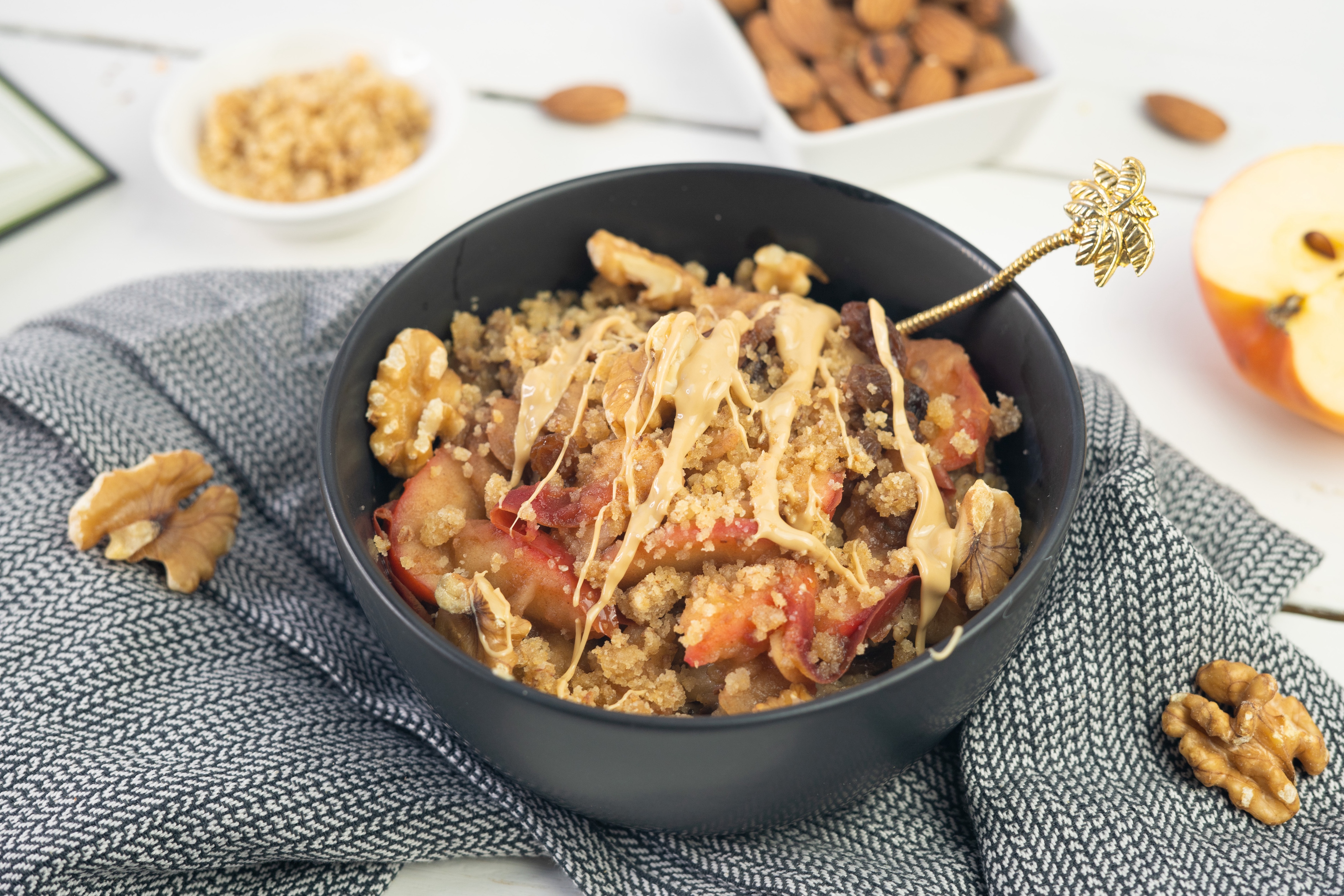 Rezept Serviervorschlag Apfelstrudel Porridge mit Nüssen