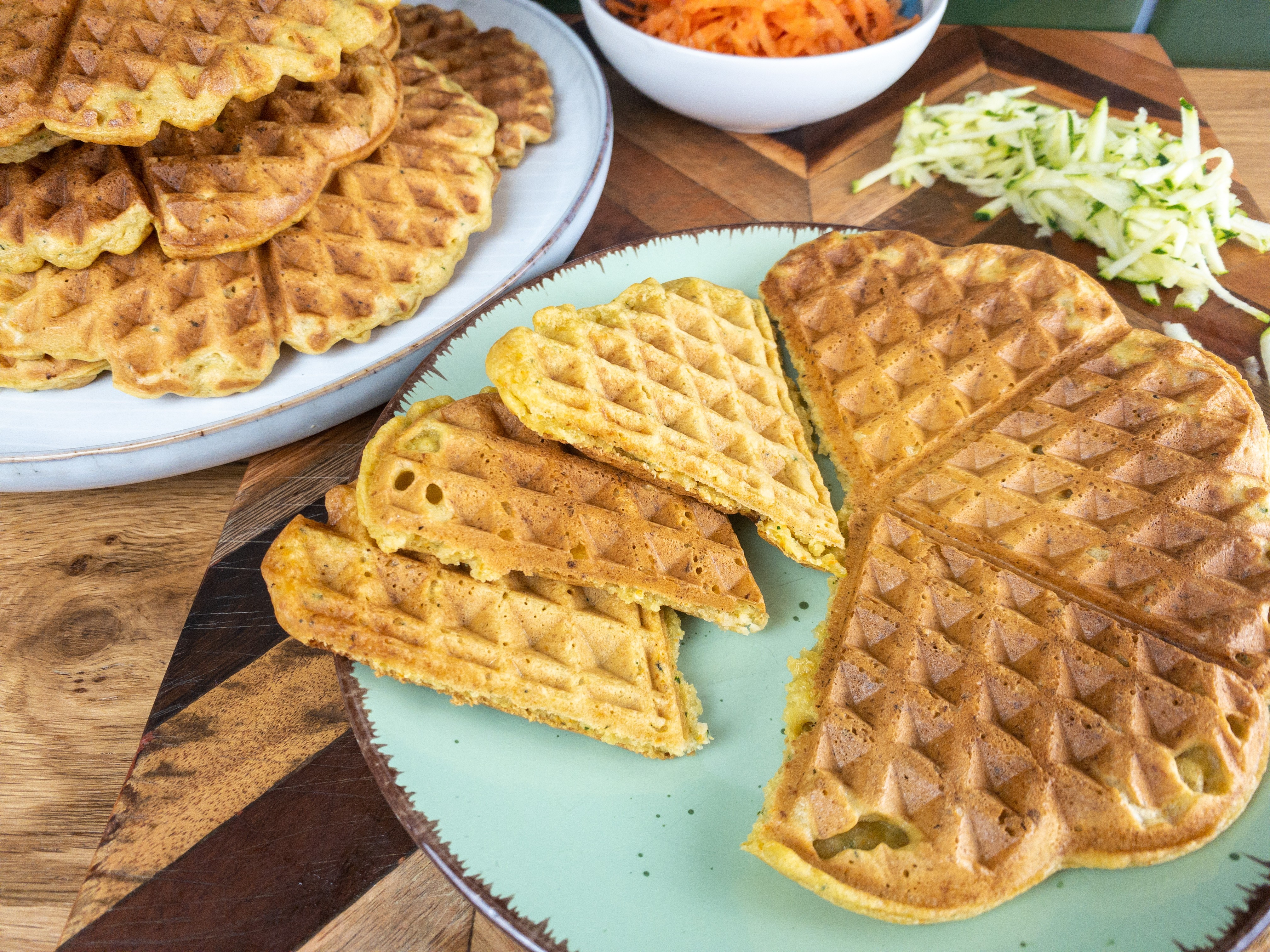 Rezept Serviervorschlag Zucchini Möhren Dinkel Waffeln