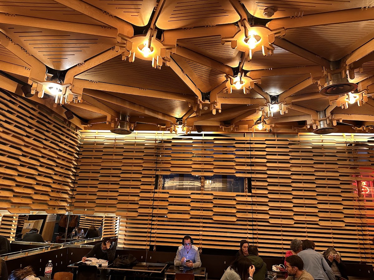 Café Caché - Photo 3