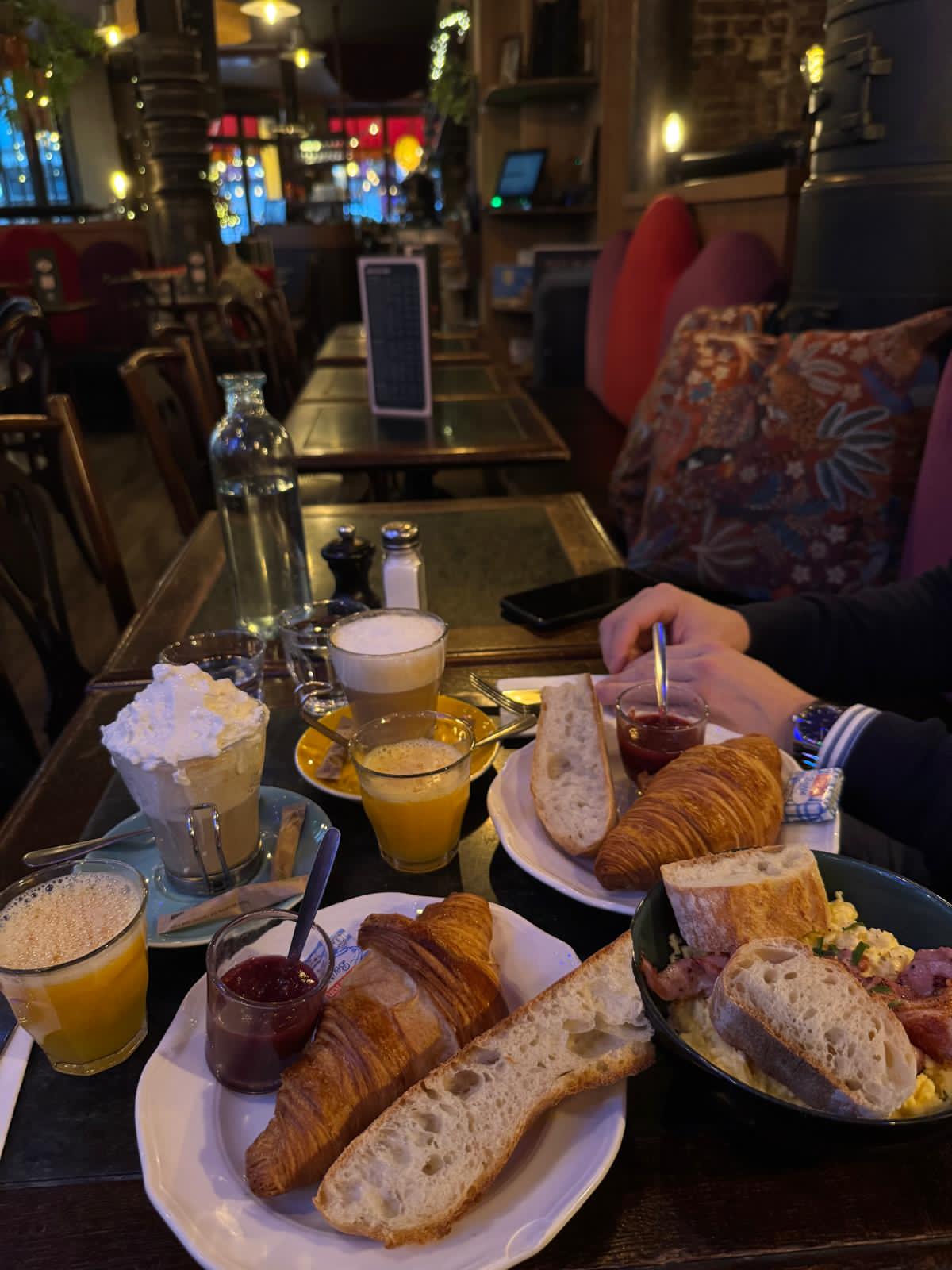 Café Divan - Photo 3