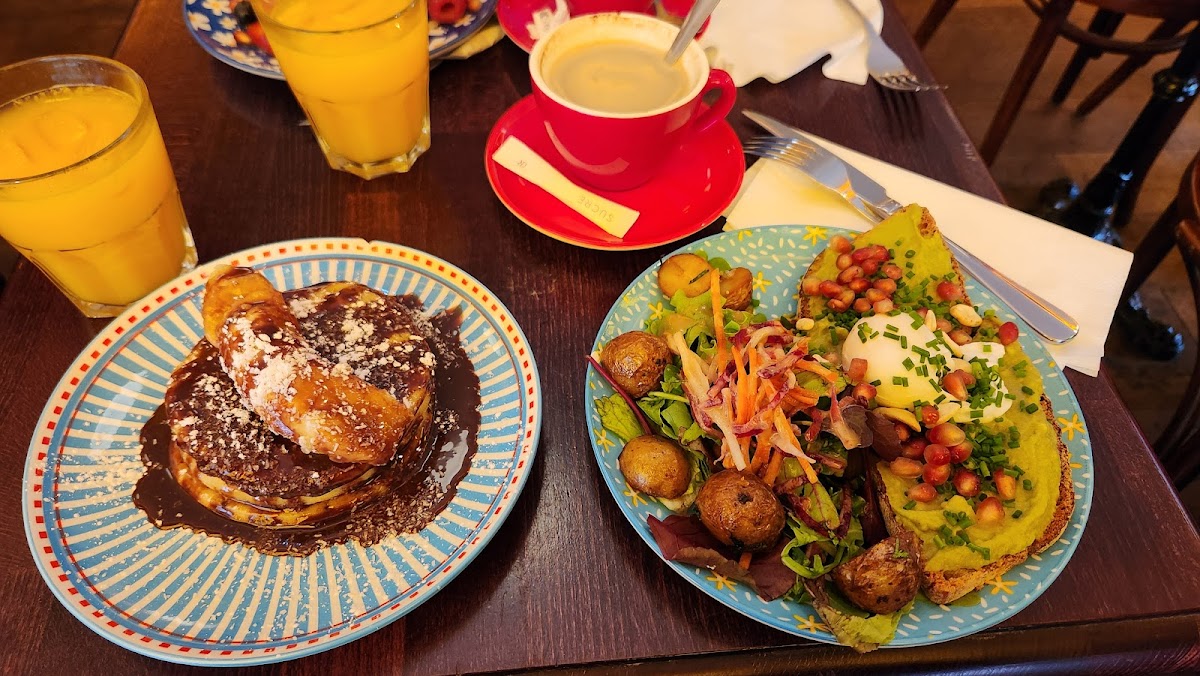 Café Ella - Photo 2