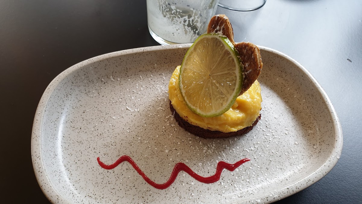 French Eyes - Photo 3