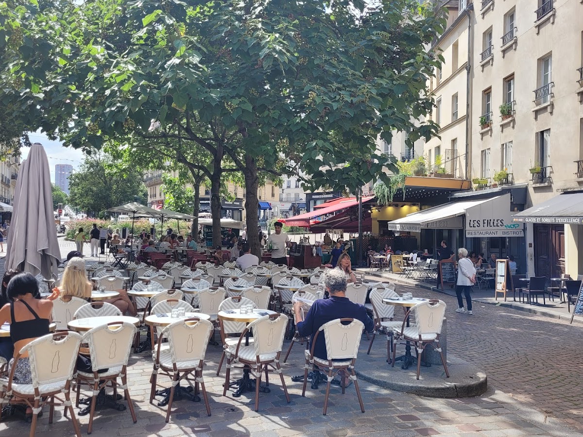 Les Filles - Photo 3