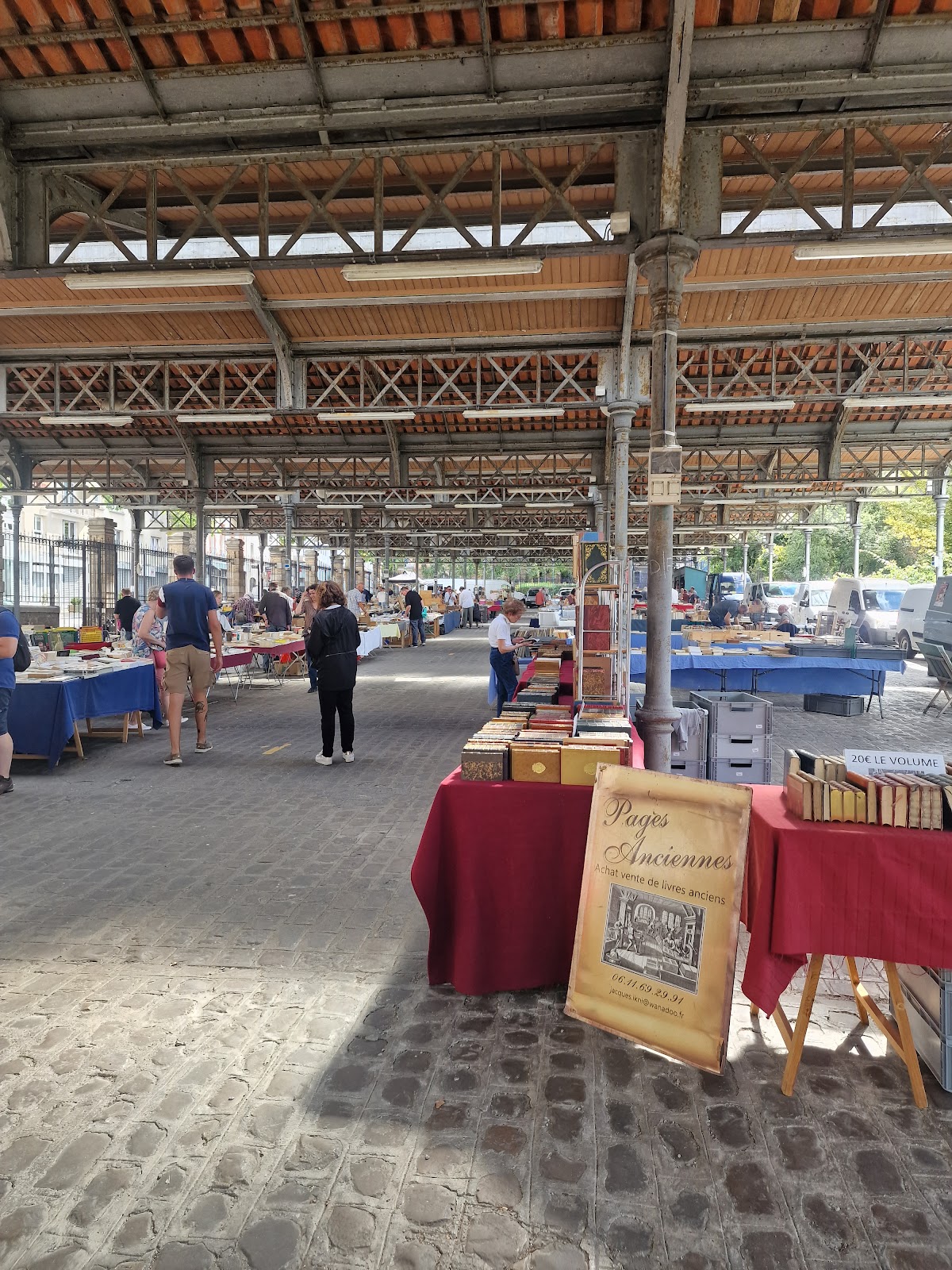 Marché du Livre ancien et d'occasion de Paris - Photo 2