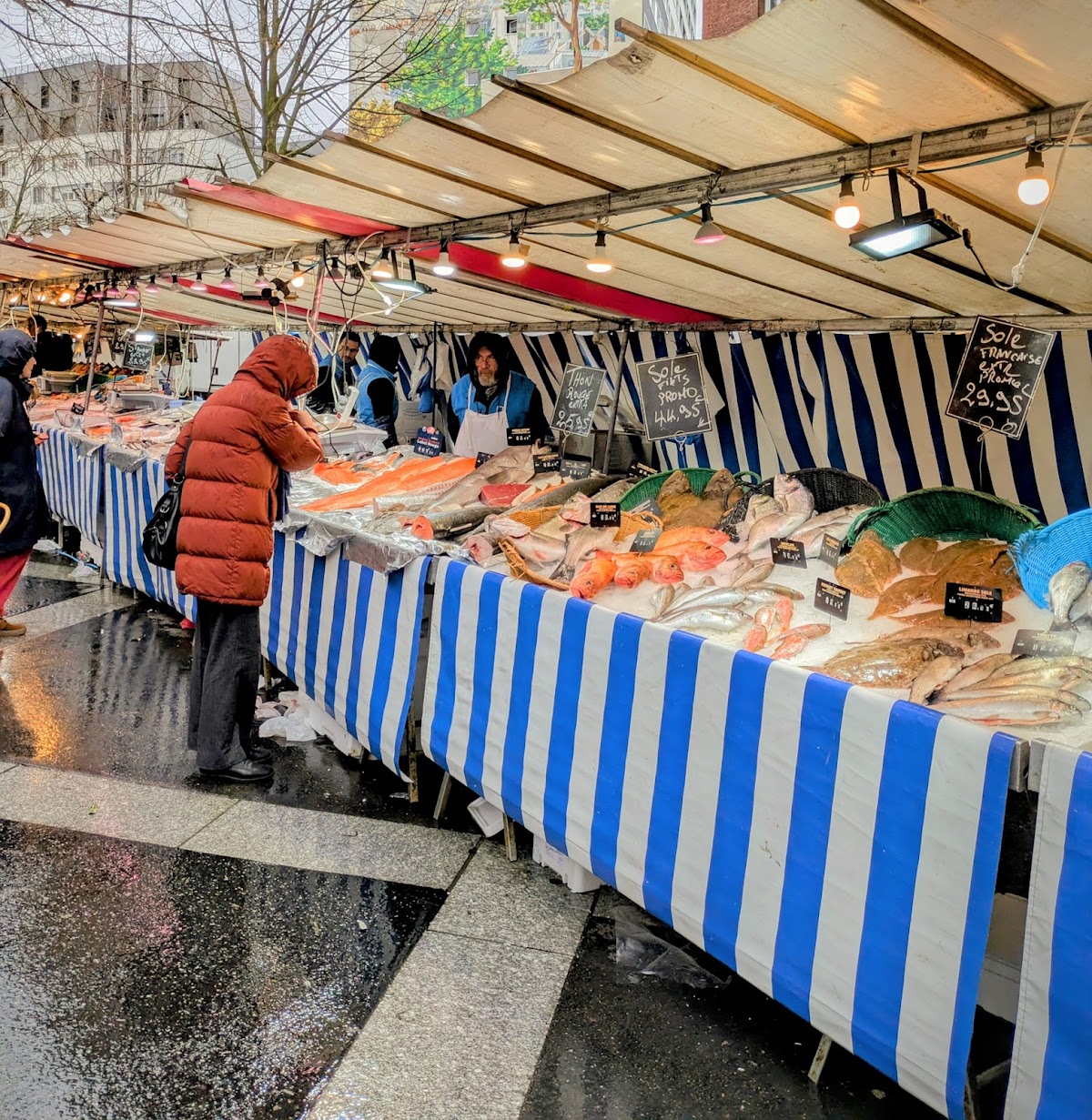 Marché Place des Fêtes - Photo 2