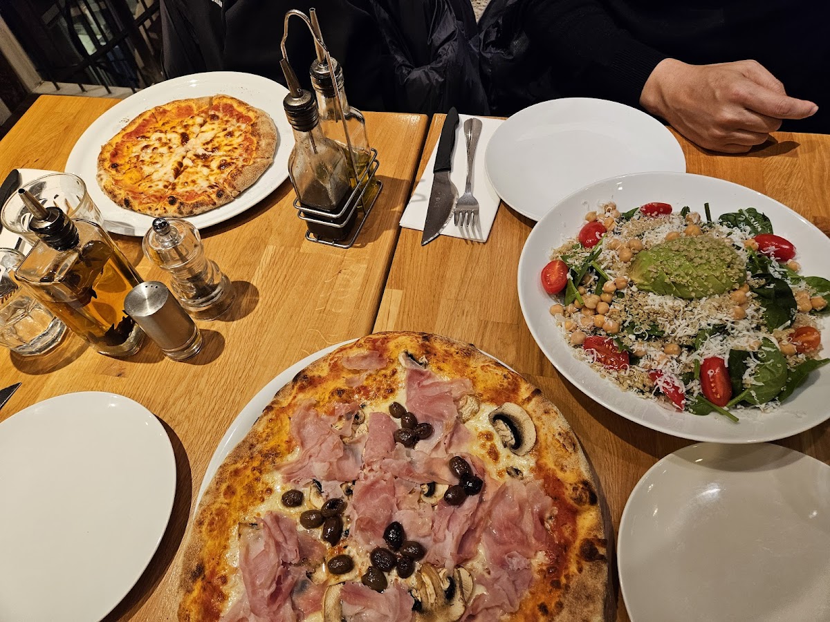 Pizza e Mozza - Photo 3