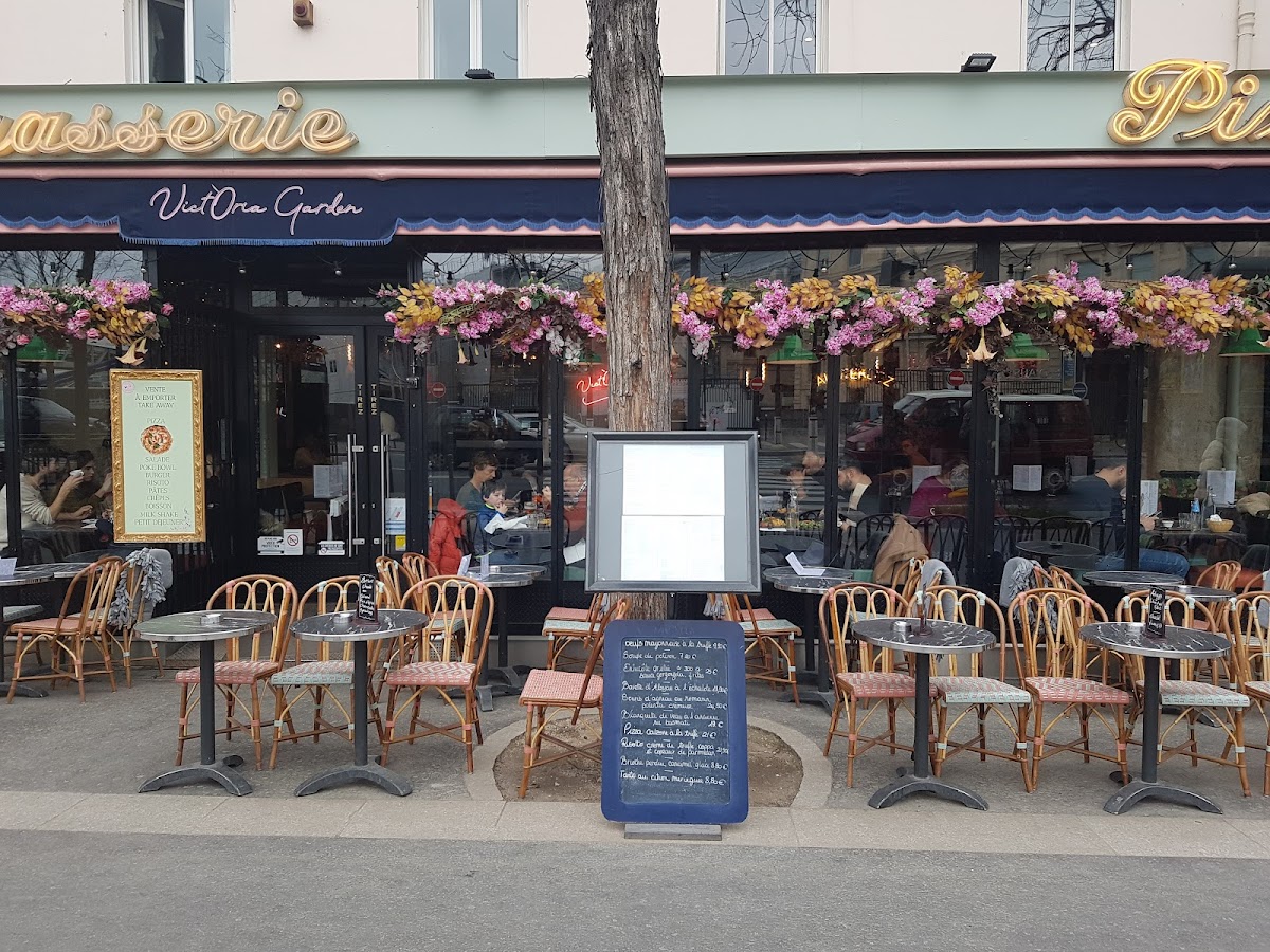 Victoria Garden - Photo 1