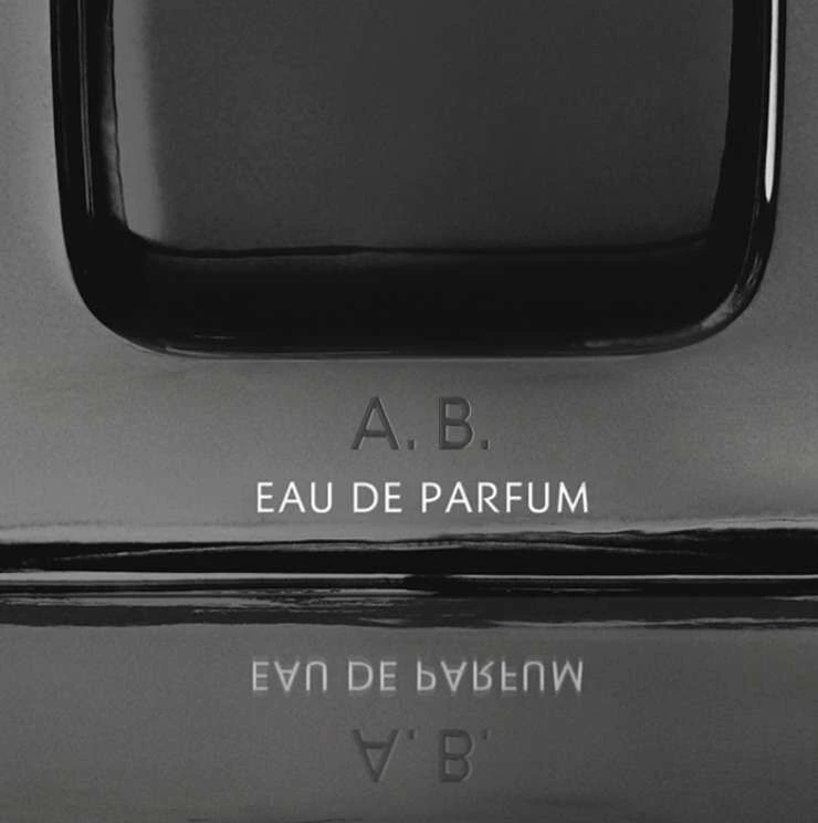 MYSLF Eau de Parfum — bottle detail