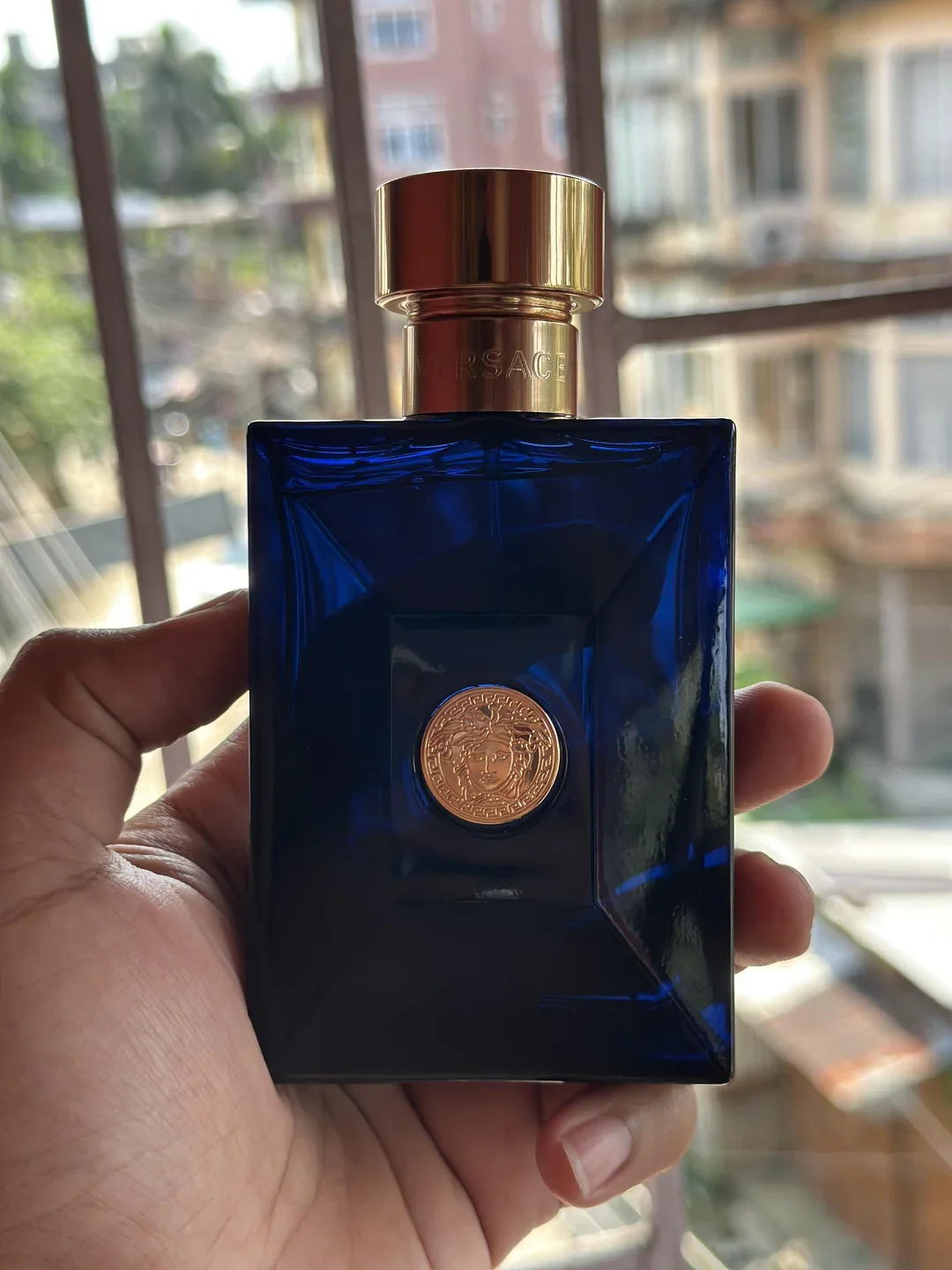 versace-dylan-blue-the-fragrance-that-survives-indian-v0-enzadx3xzjqd1