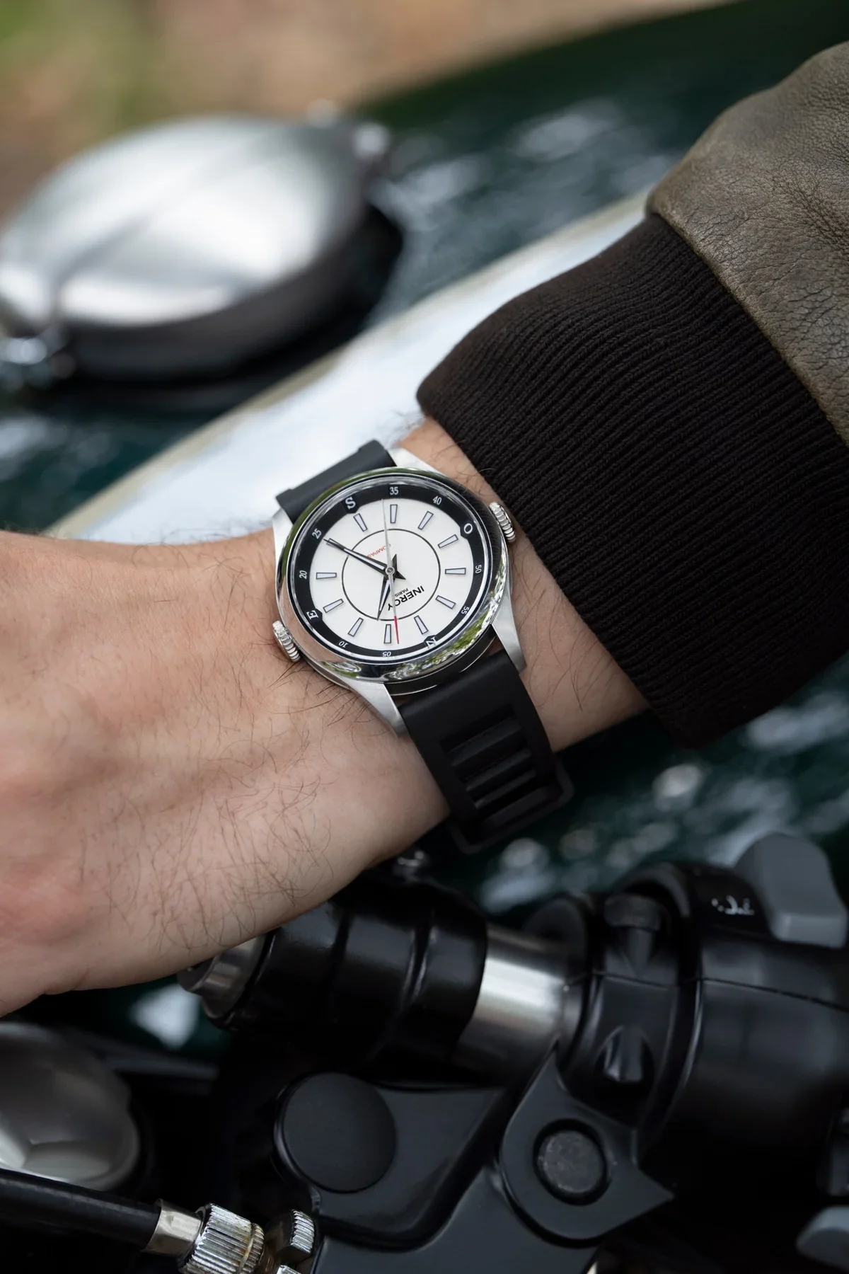 Inercy Compass: 39mm Dual-Crown Swiss Field Watch