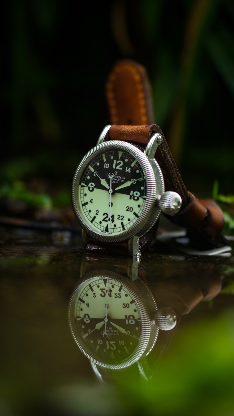The Chronoswiss Timemaster 24H Day/Night is one of the most distinctive, unapologetically bold tool watches of the modern mechanical renaissance. It’s perfect for Timemaster Tuesday. Engineered during the legendary era of brand founder Gerd R. Lang, this timepiece breaks free from standard horological conventions. It trades the traditional 12-hour rotation for a slow, intentional 24-hour sweep across a stark, split-personality dial.
The Timemaster 24H Day/Night bridges the gap between classic German pilot heritage and dramatic, modern independent watchmaking. A watch that stole my heart over 20 years ago.
Powering the watch is the manual-wind Chronoswiss Caliber C.674, visible through a sweeping sapphire exhibition case back.
* The Architecture: The C.674 is built upon the architecture of the legendary, ultra-reliable Unitas/ETA 6497-1 pocket watch movement.
* The Modification: To shift from a small seconds sub-dial to a central sweep seconds hand, Chronoswiss heavily modified the ebauche by adding a custom wheel and pinion. This added 0.9 mm of thickness to the movement and required adding an extra jewel, bringing the total count to 18.
* The Finishing: True to Gerd R. Lang’s obsession with mechanical art, the movement is a visual masterpiece. It features polished screw balances, a traditional swan-neck fine adjustment mechanism, shimmering perlage on the plates, and striking heat-blued screws. It ticks at a leisurely, hypnotic pocket-watch beat of 18,000 vibrations per hour.
The Timemaster 24H Day/Night is a pure purist’s tool watch. It is famously resilient—so much so that sailor Norbert Sedlacek wore a Timemaster 24 while sailing solo, non-stop around the world in 126 days during the 2008 Vendée Globe. This is when I truly fell in love with this particular Timemaster model!