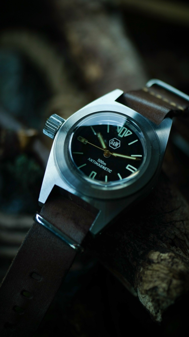 The Germano & Walter 500m—originally introduced as a prototype in November 2005—is widely recognized by collectors as one of the most meticulously over-engineered independent dive watches ever made. This timepiece fundamentally separates itself from mainstream options around its €2,600 price point through purely mechanical innovation. Unlike corporate-backed watches that rely on catalog components, every structural element of the 500m was designed from scratch to maximize impact resistance, serviceability, and long-term durability.

What truly justifies its price is the proprietary architecture developed by a BMW automotive engineer. The watch skips standard industrial short-cuts in favor of two primary mechanical innovations:
* Most dive watches use a pressure-fitted crystal that relies on simple gaskets. Germano & Walter engineered a multi-part “sandwich” case where the highly domed crystal—reminiscent of the experimental Rolex Deep Sea Special—is held firmly on both sides by an integrated metal frame. This eliminates the risk of displacement from sudden external overpressure or ambient internal pressure shifts.
*  To shield the mechanical movement from modern everyday magnetic fields, the architecture integrates a dedicated inner case, an inner movement cover, and a dial made entirely of thick ferromagnetic materials. This creates a comprehensive Faraday cage, giving it anti-magnetic performance rarely seen outside of dedicated scientific tool watches.

#toolwatch #germanwatch #divewatches #gunnystraps #watchgeek