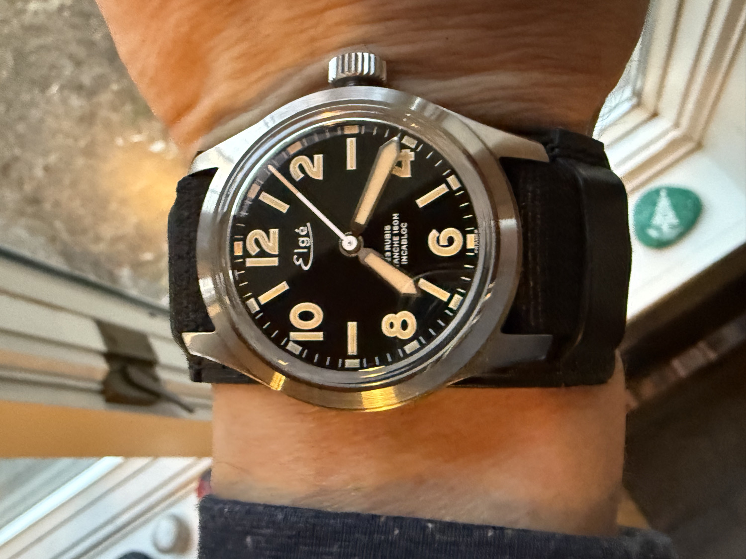 Trying out a new strap supplied with the watch. I didn't really like it at first but it's kind of growing on me.