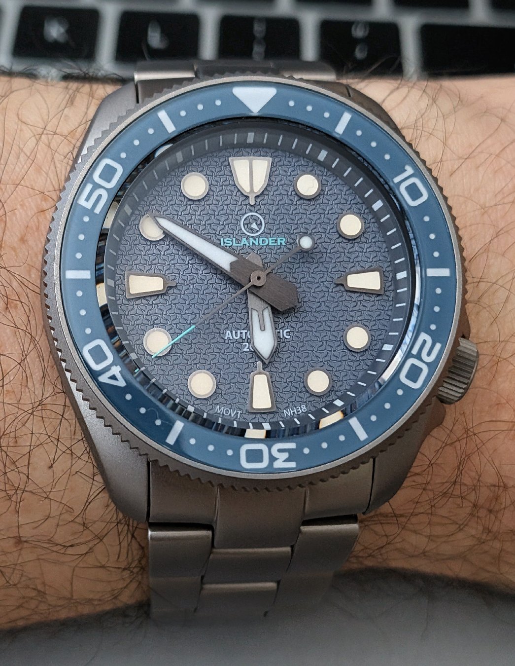 Islander Sands Point titanium diver. #ISL259