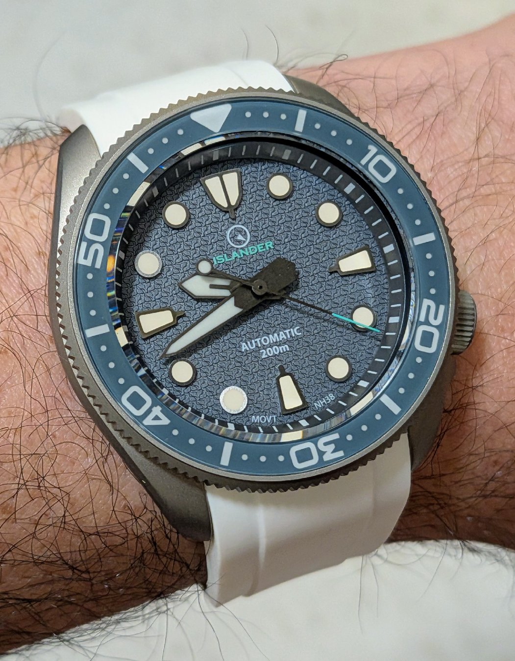 Islander Sands Point titanium diver ISL-259.