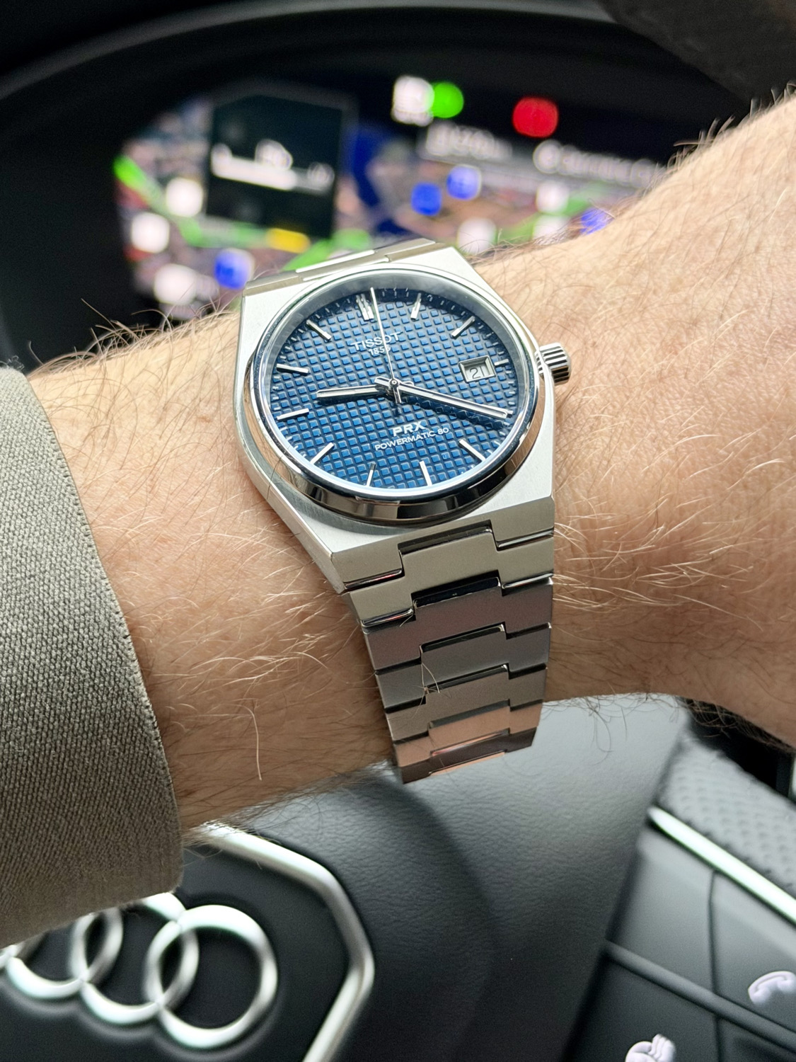 My last NWA for this year, at the initial launch of the PRX I had the 40mm, but it feals to big on my wrist and I sold it. Then I switched to the 35mm, sold it too, it was a bit to tiny. Now I have the perfect size with the 38mm PRX 💙Bought it yesterday when I was shopping X-Mas gifts for the family