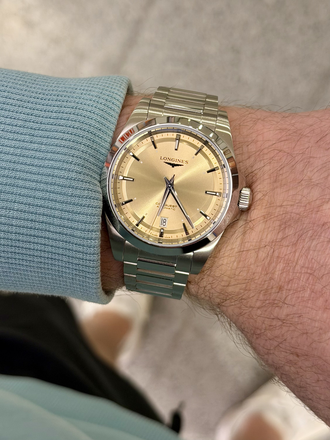 Starting the day with the Longines Conquest 38mm champagne dial ✌🏻