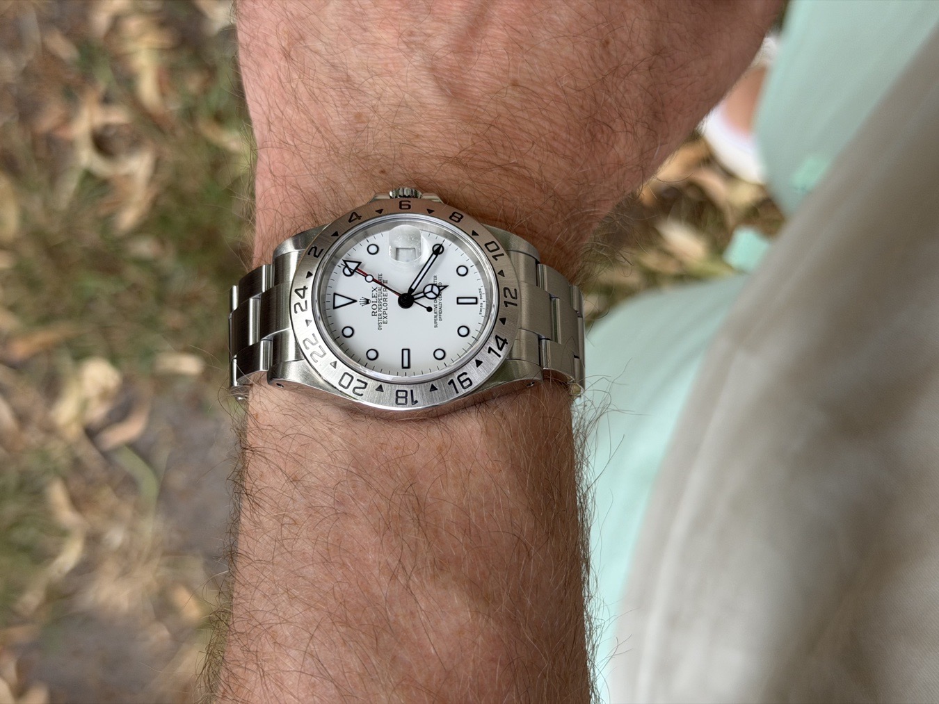 today I tried the 16570 - and the result - my dealer is searching for a good example without B&P for me, the smaller case fits so well on my wrist, will be definitely part of my collection soon 😎