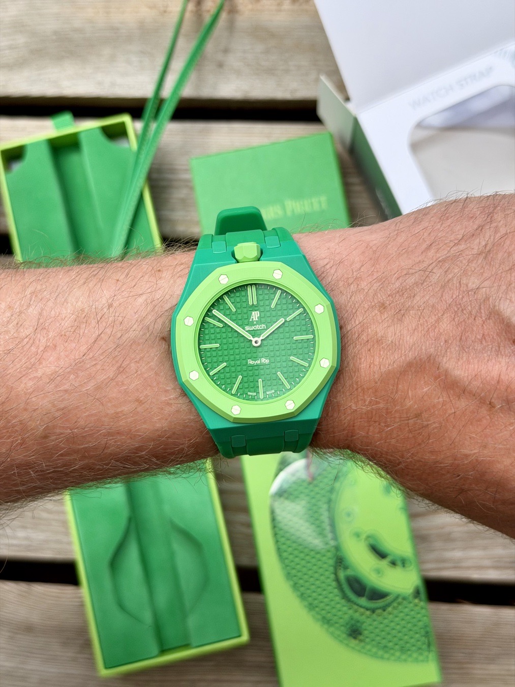 the Royal Pop Green Eight on the wrist ✌🏻