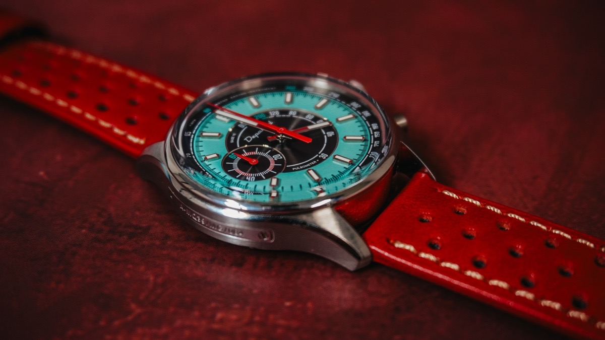 Love the vintage diner vibe this watch has! Paired with the Blu shark sport grip red leather strap. She’s a beauty! 
