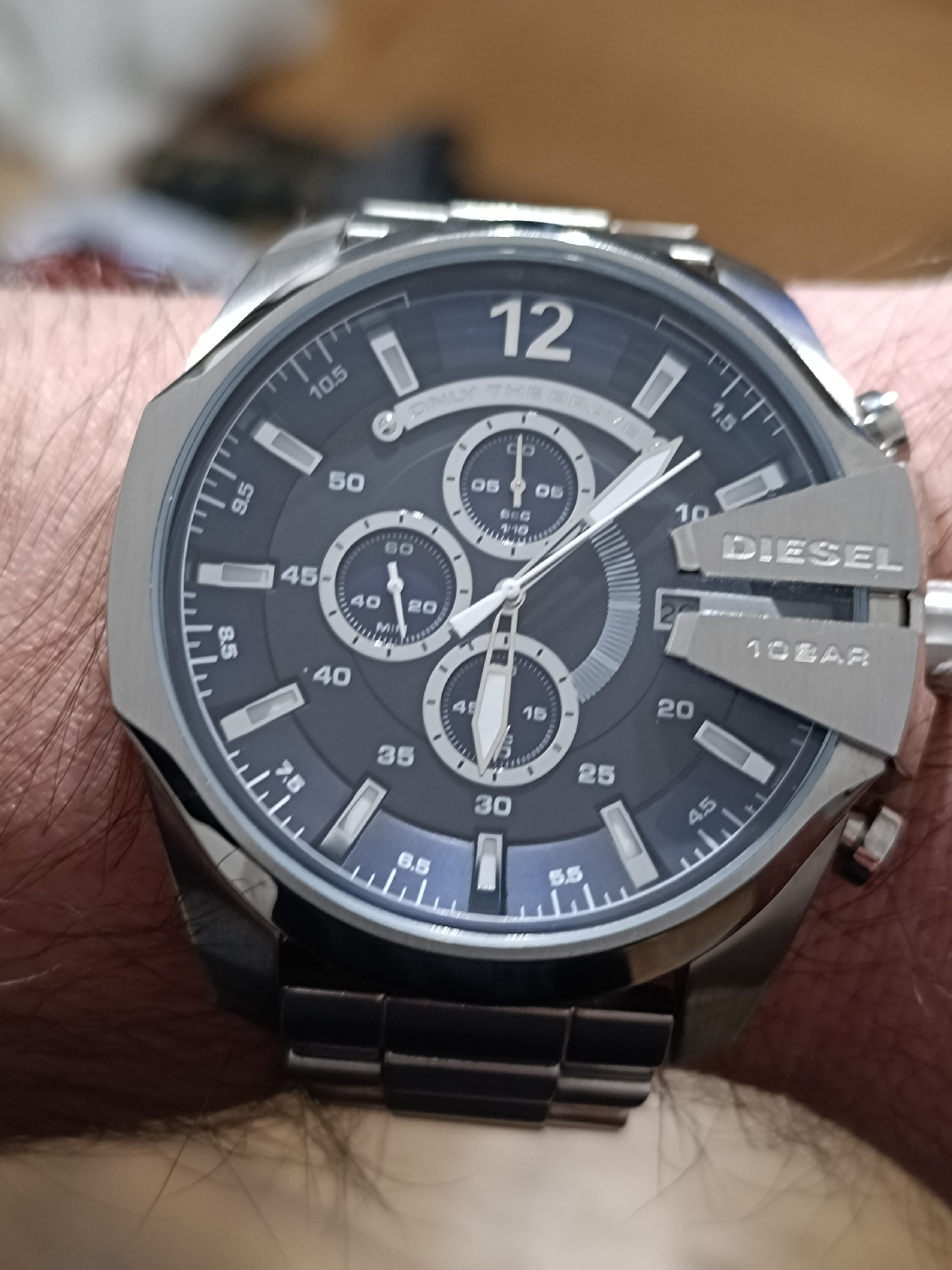 Diesel Mega Chief - Only The Brave
Solid stainless steel 
100 m water resistant 
DZ-4417
This watch is ridiculously oversized.
