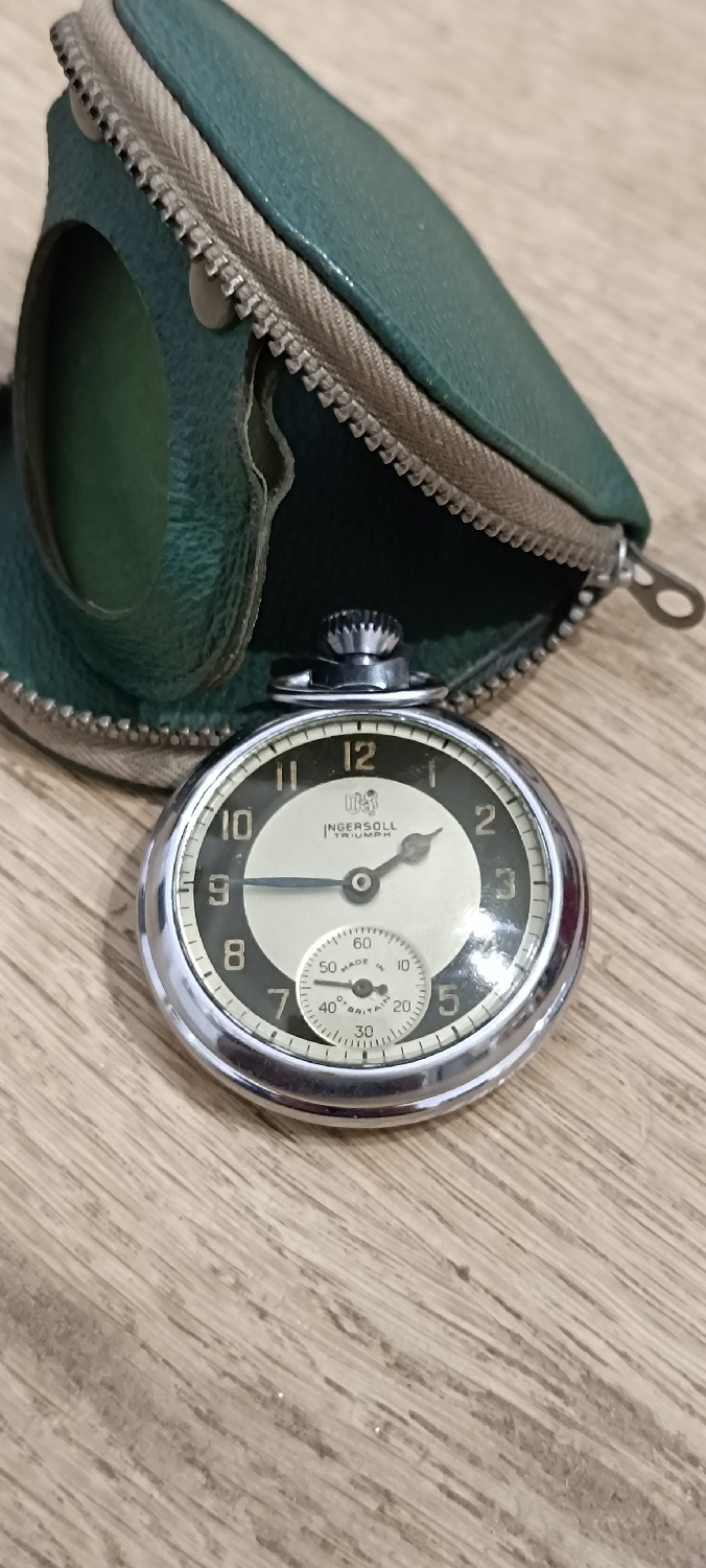 My watch of the day is my Ingersoll Triumph pocket watch. It's a nos piece made in Britain. It's protected by this beautiful leather case / travel case, also a nos piece and it can be used to put it on your desk while you work so you always knows the time.
Yeah, another one!