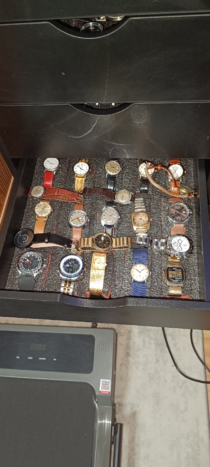 Ok fellas. What do you think of my setup? I need to organise a little bit more but I'm getting there, I'm sure until the end of the year I'll finish. Lol