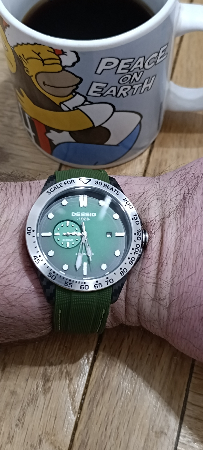Deesio 1926 Model D-6002 Automatic, Carbon Fibre Case, Dr Watch Style Bezel, See through back
A watch that doesn't try to be cool. It is cool! 
At ARB we praise the watch, not the logo! 
Follow for more! 