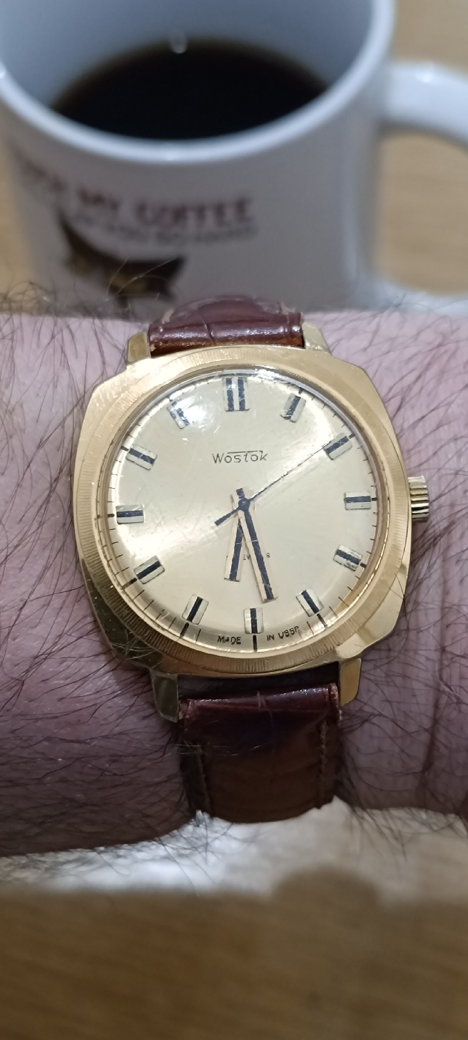 Vintage Soviet wristwatch - Wostok (Vostok) gold plated watch made in USSR - 17 jewels
Likely from 1960 - 1970.
Manual winding, mechanical movement
This is a Soviet Union Era
A collectors item with a massive history.
This is the export version.