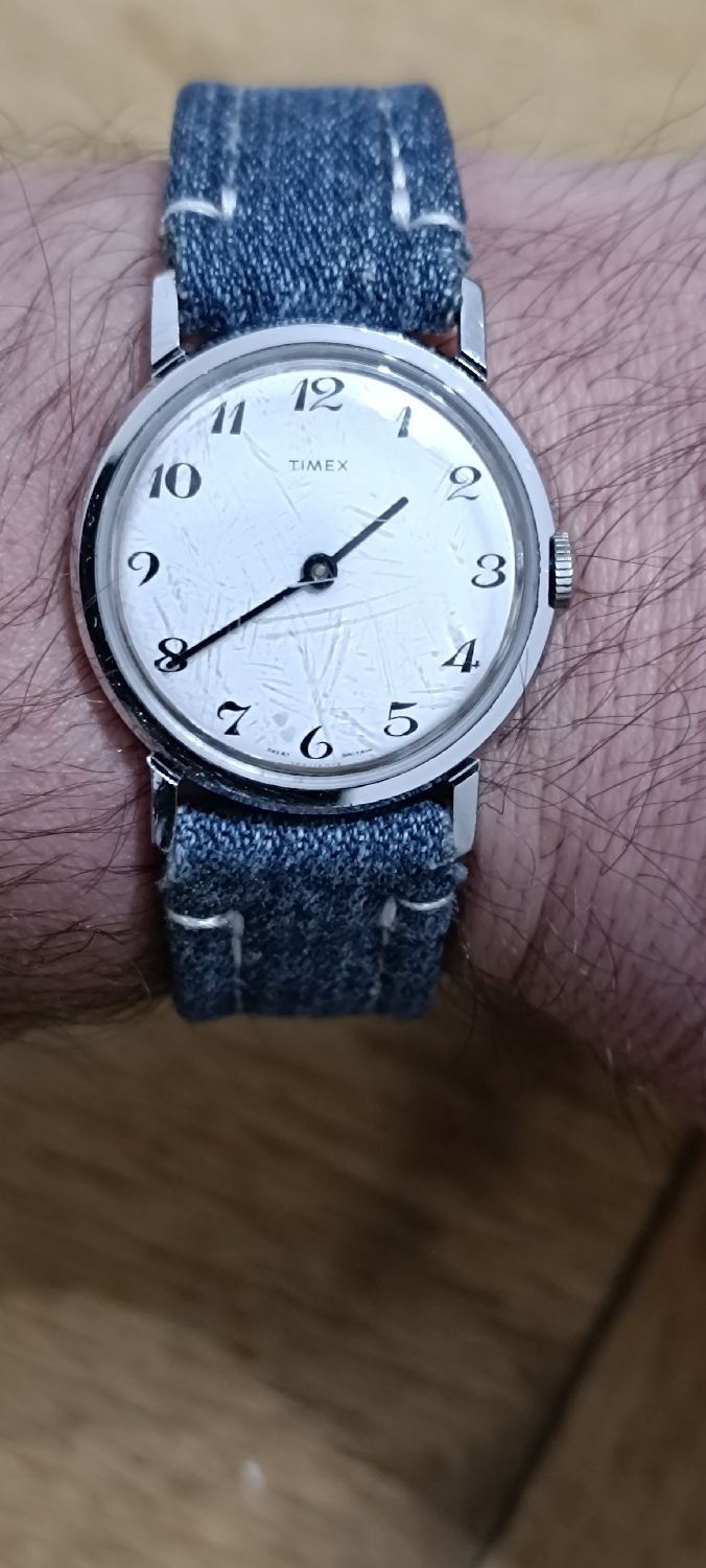Looking for a classic mechanical watch on a budget? Here is my vintage Timex Mercury from the early 70s. Notice the clean dial—no "waterproof" or "automatic" labels, which is the signature of the Mercury line. Running on a manual M24 movement.