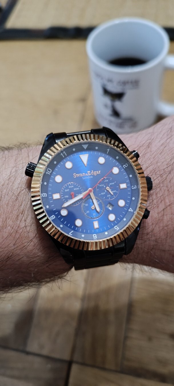 Morning y'all 
This Swan & Edgar "Decadence" Automatic claims to be a high-end British heritage timepiece retailing for hundreds of pounds. In reality? It’s a budget Chinese build with an absolutely terrible stock bracelet.
​But when you find one used for under £50, ditch the tinny metal, and swap it for a premium strap... you get a seriously cool mechanical daily beater for a bargain.
​Is it trash or a total steal? Let me know in the comments!
​Subscribe to @arbalexwatches for more honest watch reviews, hacks, and budget finds!
​🏷️ 
​#shorts #watchcollector #watchreviews #affordablewatches #budgetwatches #arbalexwatches