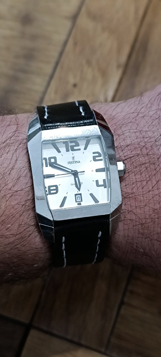 Morning everyone
Taking a closer look at the Festina F16136! With its bold angular tonneau case, stencil-style dial, and 8-screw case back, this early-2000s piece brings serious industrial wrist presence. Powered by a reliable Japanese quartz movement with a 6 o'clock date window, it’s a unique daily driver that stands out from the crowd.
What do you think of this geometric design? Let me know in the comments!
Don't forget to like and subscribe to @arbalexwatches for daily wrist check content, watch reviews, and horological talk!
#Festina #WatchCollector #QuartzWatch #FestinaWatches #WristCheck #WatchesOfYouTube #ArbalexWatches #TonneauWatch #WatchReview