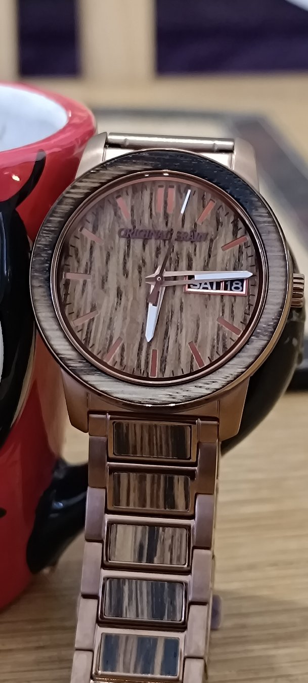 Morning everyone
Taking a closer look at the Original Grain Iconic Barrel (46mm) in Espresso Gold! Mixing natural wood grain inlays on the bezel, dial, and bracelet links with a rugged steel construction, this hybrid timepiece brings a genuinely unique aesthetic to the wrist. Powered by a reliable Miyota quartz day-date movement with 5 ATM water resistance, it’s a bold take on timber horology.
What’s your take on wood-steel hybrid watches? Let me know in the comments below!
Don't forget to like, comment, and subscribe for more watch reviews, movement breakdowns, and daily wrist checks!
#Watches #WatchReview #OriginalGrain #WatchCollector #Horology #EverydayCarry #WristShot #Shorts