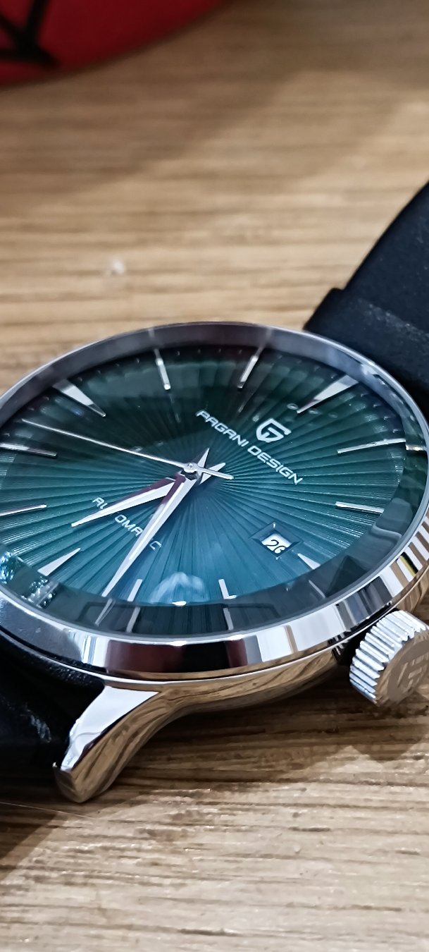 Morning everyone
Looking for that iconic Seiko Cocktail Time look on a budget? This is the Pagani Design PD-2770—a stunning automatic dress watch featuring a brilliant emerald green radial sunburst dial, sharp indices, and a display caseback.
Is it the ultimate budget green dress watch?
How do you think this dial stacks up against the Seiko "Mojito"?
#PaganiDesign #WatchReview #AutomaticWatch #AffordableWatches #MicrobrandWatch #SeikoAlternative #DressWatch #Horology #WatchCollector #GreenDial