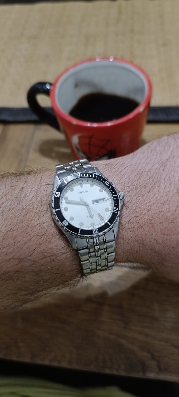 Morning everyone
Looking at a fantastic vintage piece today on @arbalexwatches—the Citizen Quartz Diver reference 5500-H01695 (GN-4-S).
Dating back to January 1996, this retro Japanese watch pairs a sharp white dial with a classic black elapsed-time bezel and a bi-lingual day-date display. Powered by the dependable Citizen Caliber 5500 quartz movement, it’s a brilliant example of mid-90s daily-wear tool watches.
Drop a comment below and let me know your thoughts on white dial divers!
Watch Specs:
Brand: Citizen
Reference: 5500-H01695 K
Case Code: GN-4-S
Movement: Citizen Caliber 5500 Quartz
Features: White dial, black dive bezel, bilingual day-date
100m wr
Don't forget to like, subscribe, and hit the notification bell for more watch reviews, vintage restorations, and horology content!
#CitizenWatch #VintageCitizen #CitizenDiver #WatchCollecting #Horology #ArbalexWatches #QuartzWatch #RetroWatches #WatchReview #JapaneseWatches