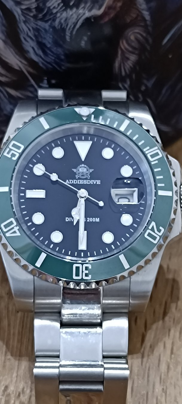 Morning everyone
Looking for an affordable, bulletproof daily driver that looks the part? Today, we take a close look at the Addiesdive MY-H3-2Q "Kermit" quartz submariner homage. Packing a reliable Miyota 2115 quartz movement, a solid 316L stainless steel case, BGW9 lume, and a genuine 200m water resistance rating, this watch offers unbelievable value for money.
Is this the ultimate grab-and-go budget dive watch?
#Addiesdive #WatchReview #BudgetWatches #WatchCollector #AffordableWatches #SubmarinerHomage #QuartzWatch #WatchAddicts