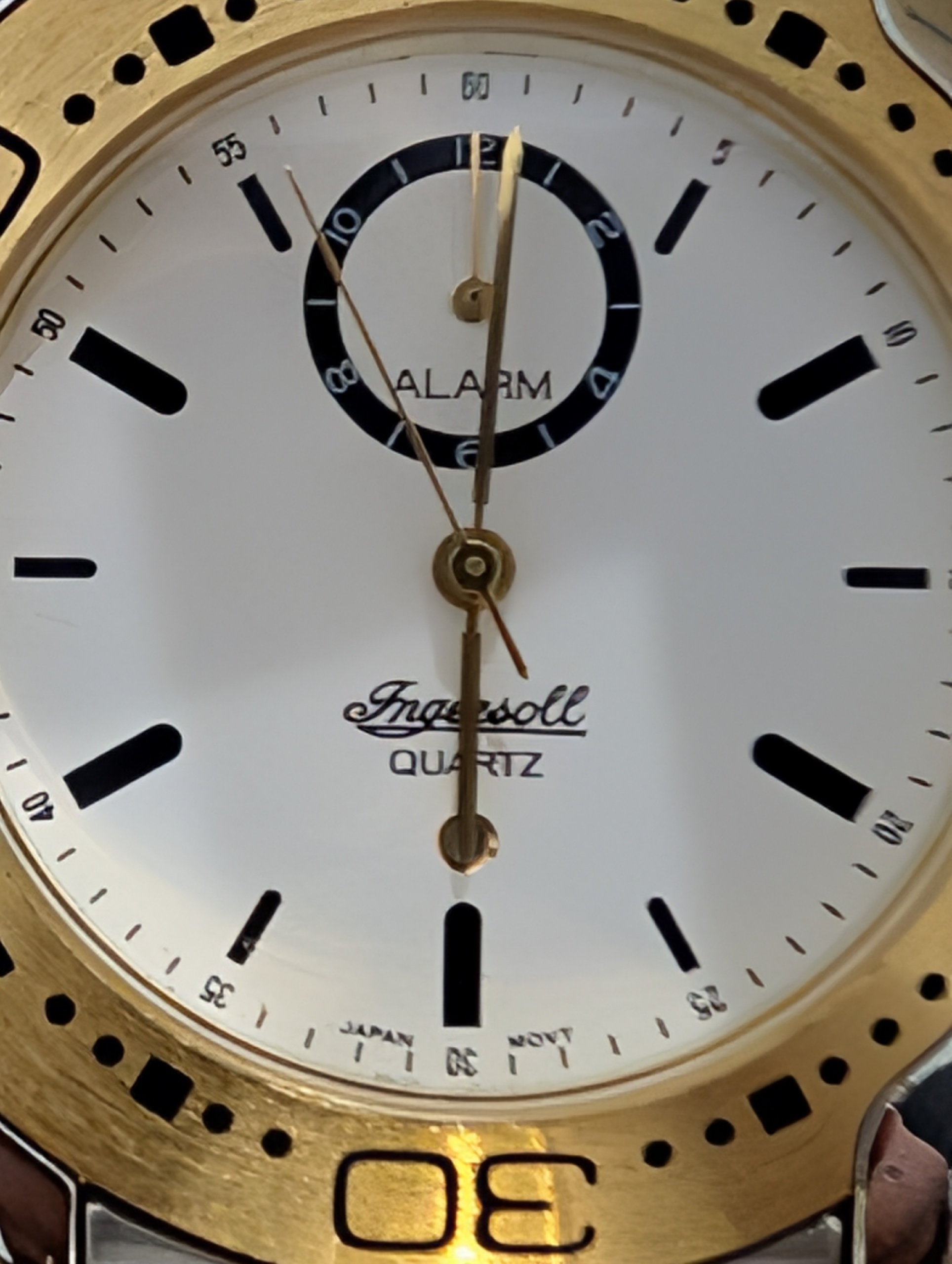 Morning everyone
At first glance, this late-90s two-tone Ingersoll Quartz looks like a standard diver-style watch. But look closer! Beyond the 12 o'clock subdial for setting the analog alarm, there's a microscopic window at 6 o'clock that isn't a date window at all. It's an Alarm Status Indicator that toggles between red and grey when you operate the crown.
From 1892’s $1 "Dollar Watch" to late-century Japanese-powered quartz complications, Ingersoll has a rich history of accessible horology. What do you think of this hidden feature?
Subscribe to @arbalexwatches for more watch breakdowns, horology history, and unique timepieces!
#IngersollWatches #WatchCollector #Horology #QuartzWatch #WatchShorts #ArbalexWatches #VintageWatches #WatchComplications #WatchCommunity