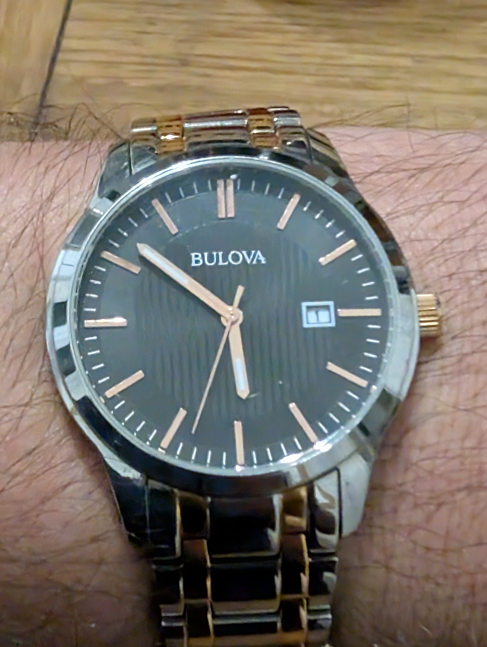 Morning everyone 
quick look at the Bulova Classic Ref. 98B264. That textured charcoal dial paired with the rose gold accents and two-tone bracelet just works so well in the light.
Drop a comment below—what’s your favourite dress watch under £200?
Subscribe to @arbalexwatches for more watch breakdowns, reviews, and horology content!

#Bulova #BulovaWatch #WatchAddict #Horology #WatchCollector #Shorts