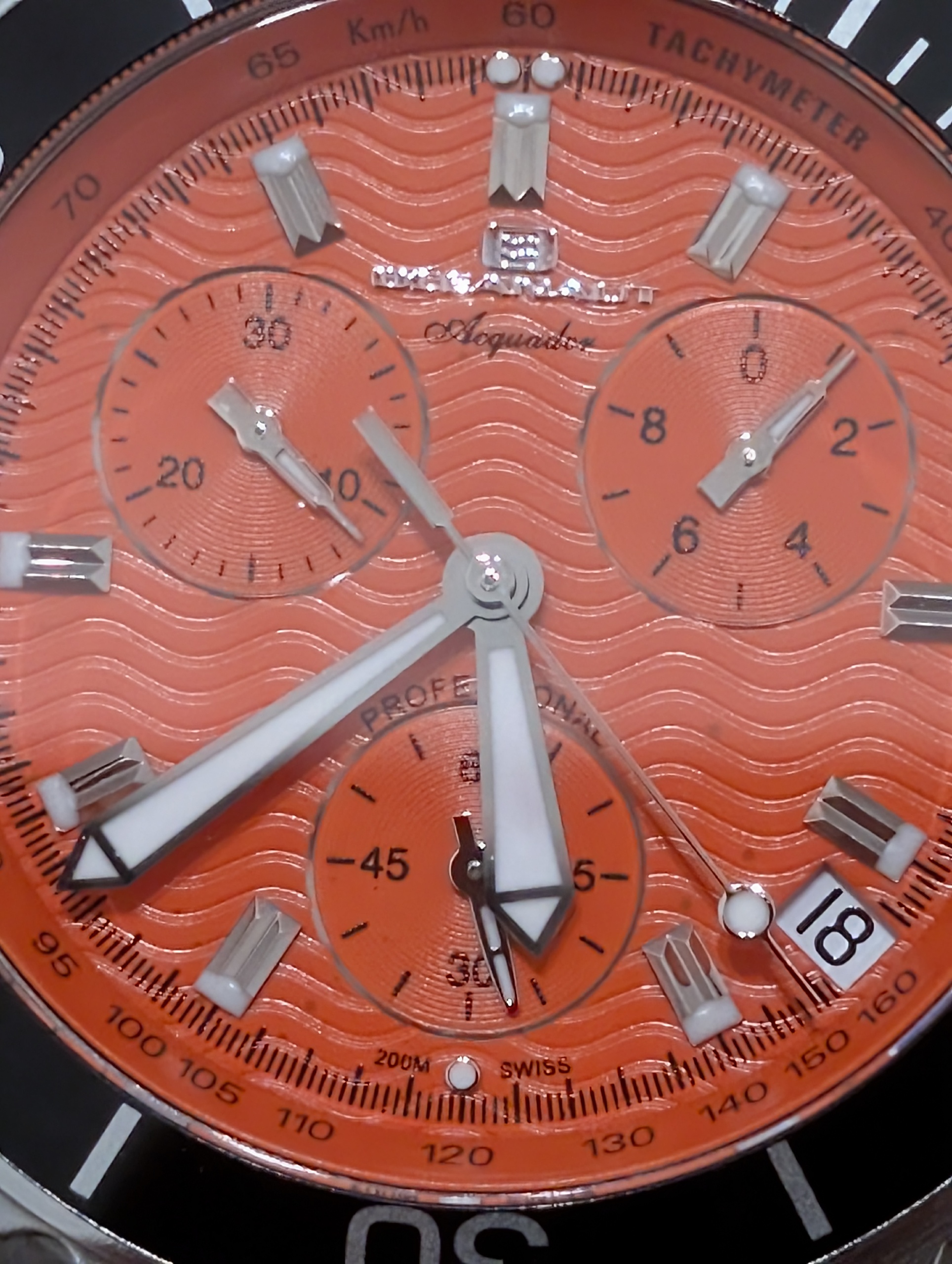 Morning everyone,
Today we are taking a close look at a striking piece with serious wrist presence: the Oceanaut Acquador Chronograph (Ref. AZ131130).
This heavy-duty, stainless steel Swiss chronograph features an incredible textured orange wave dial that really pops under the macro lens. With a 200m water resistance rating and a solid steel bracelet, it’s built like a tank. I’m already sizing it up for a custom strap build—maybe some rugged denim or carbon fiber to contrast that bright orange dial. Let me know down in the comments what material you think would look best on this!