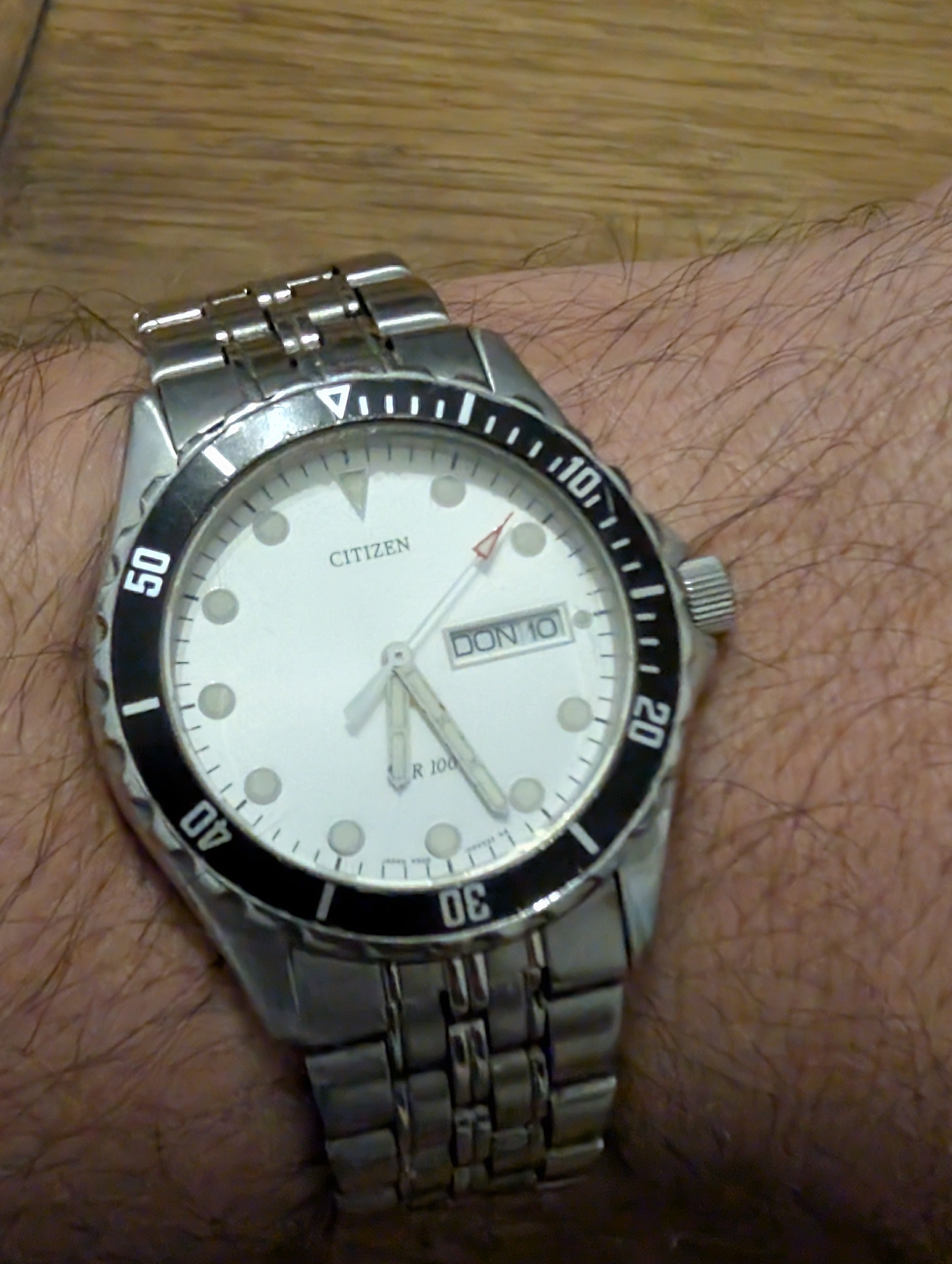 Morning everyone,
You might have seen this one before. A cheap beater that's was given to me. Too smal for my wrist but I don't care! 🤣
