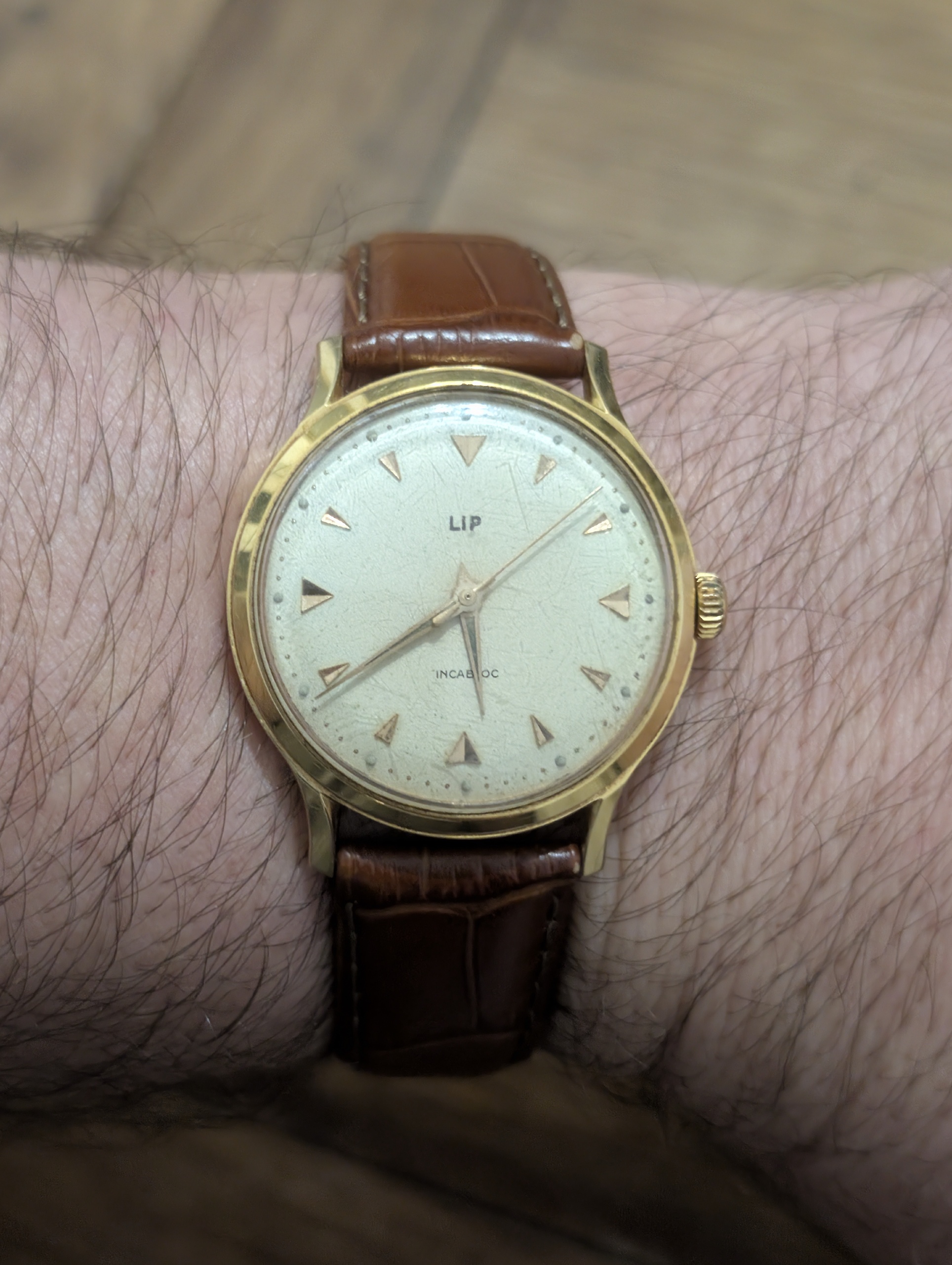 Morning
Most people see dirt and tarnish on a vintage watch case. I see a piece of French horological history.
Watch: Mid-Century LIP Incabloc (Besançon, France)
Case: 20 Micron Gold Plated with Poinçon Carré Hallmark
