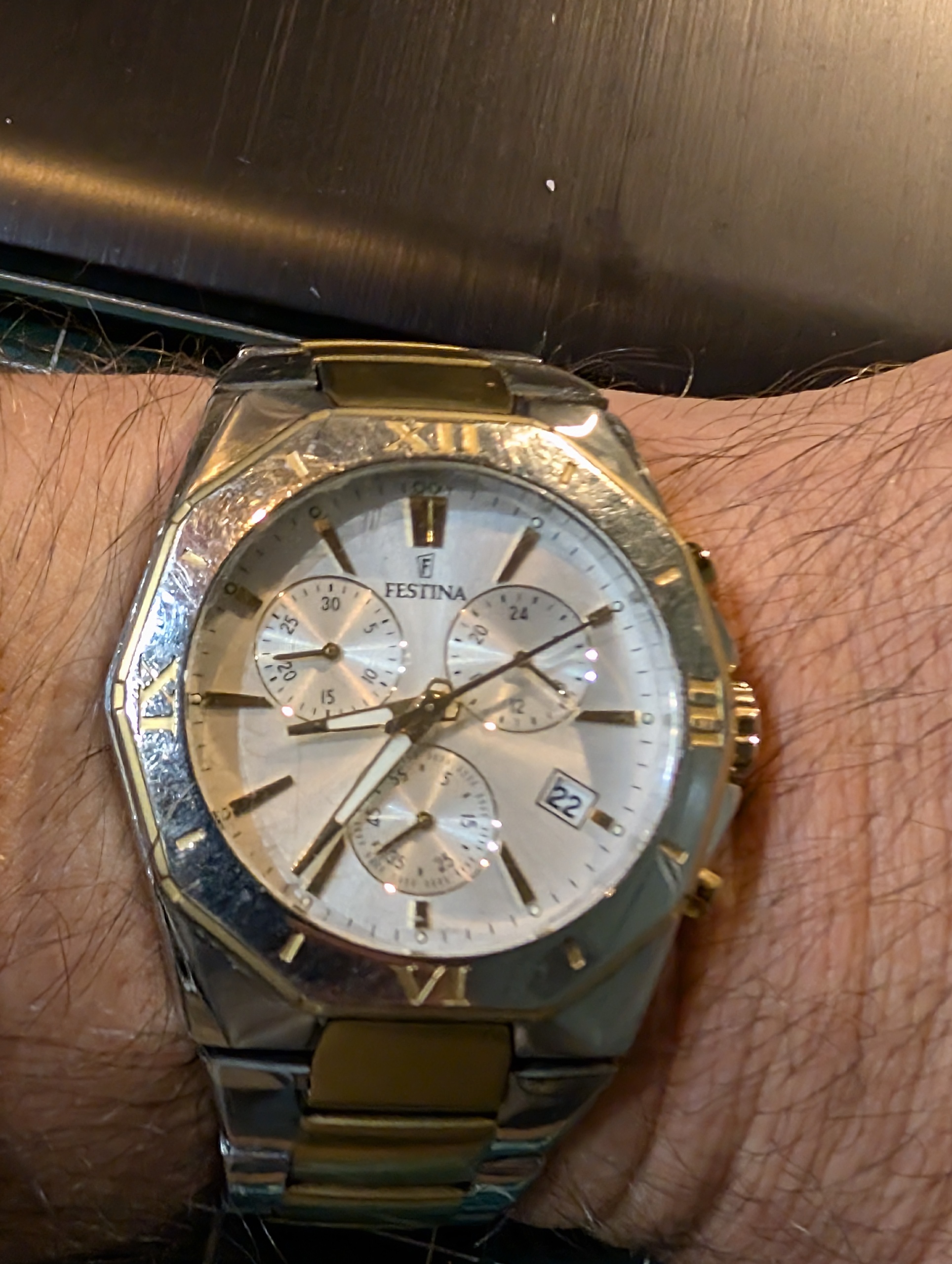 Morning
Watch snobs see quartz, loud gold accents, and a beaten-up Festina, and they instantly write it off.
I didn't buy this for brand pedigree or internet approval. I bought it purely because that angular case geometry caught my eye.
It took a beating, it’s covered in scratches, but design always beats snobbery.
Wear what you like, not what others tell you to wear.