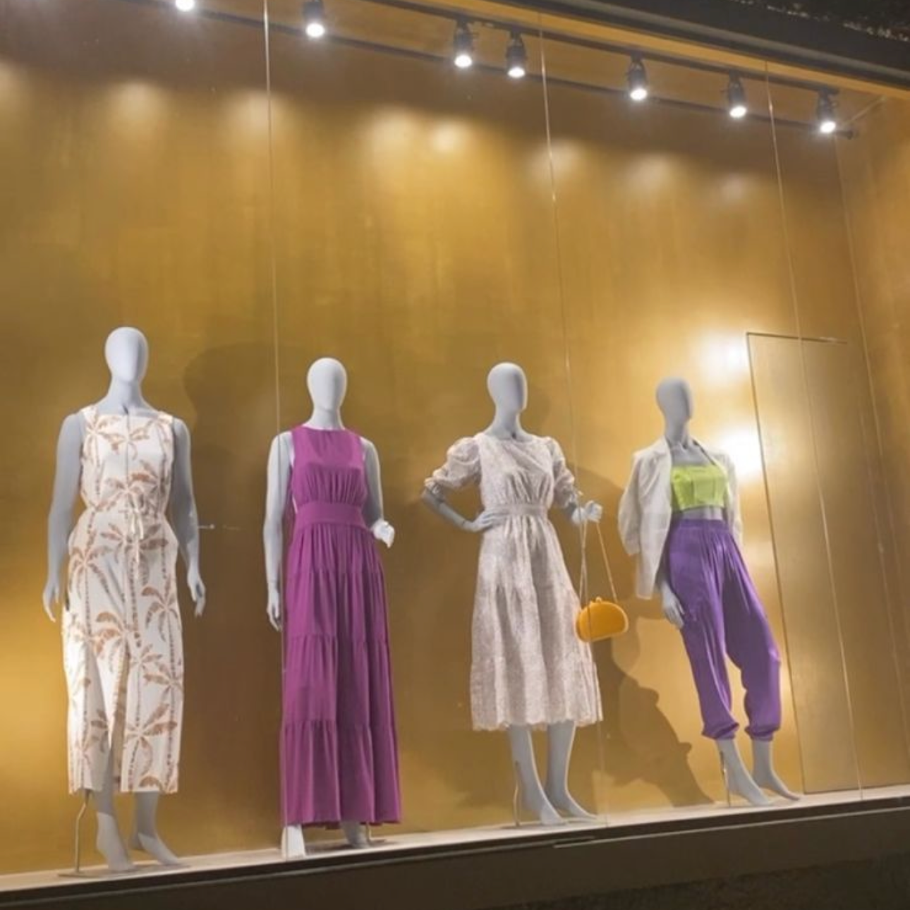 Logo da vaga Vendedor On-Line & Presencial