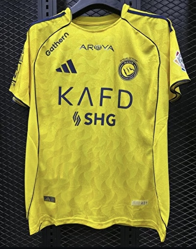 تيشيرت النصر الأساسي موسم 25/26 - فئة الاعبين