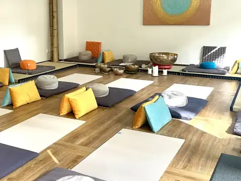 Vinyasa & Yin Yoga at Zeit Geist Meditation
